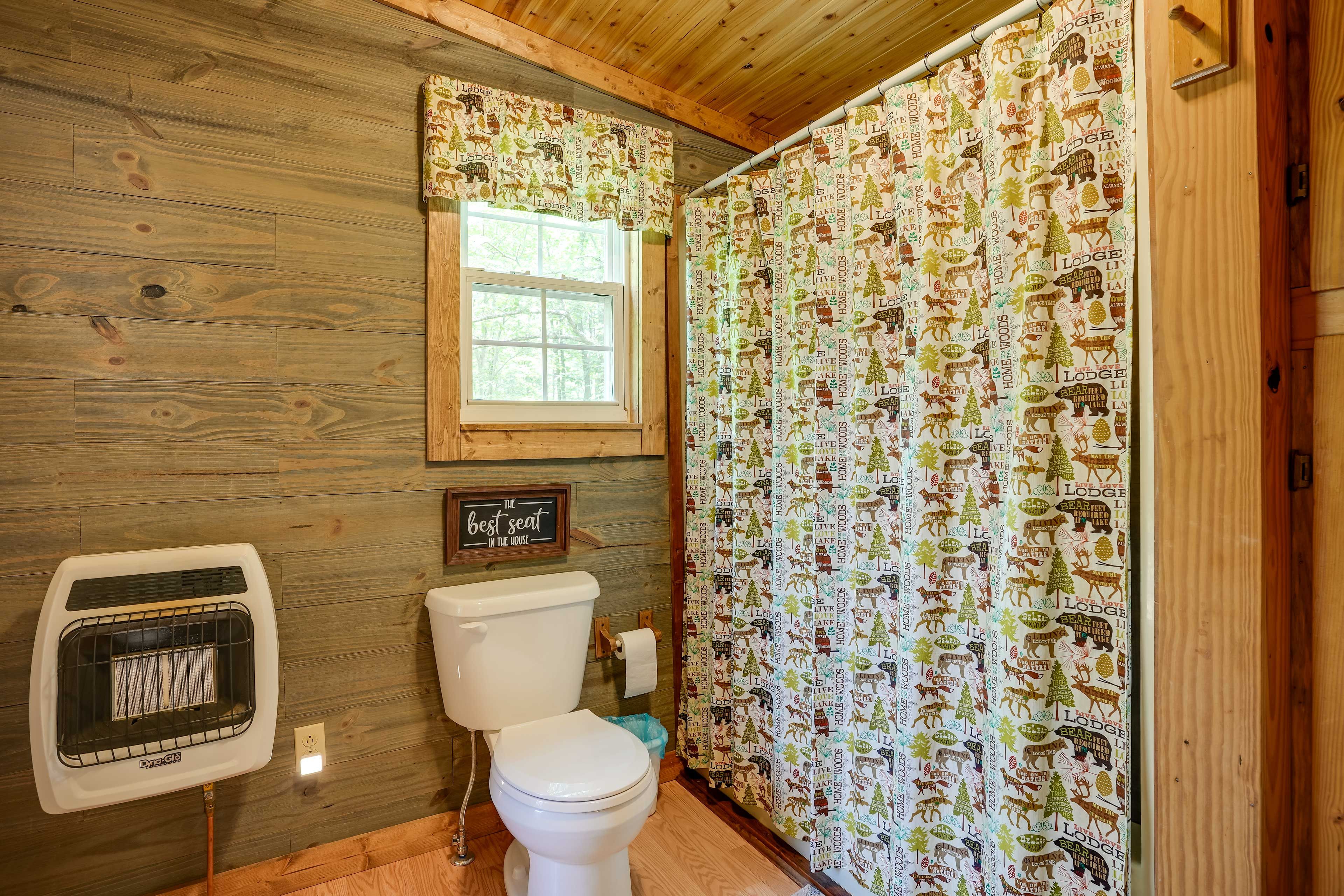 Full Bathroom | Complimentary Toiletries | Towels Provided | Main Level