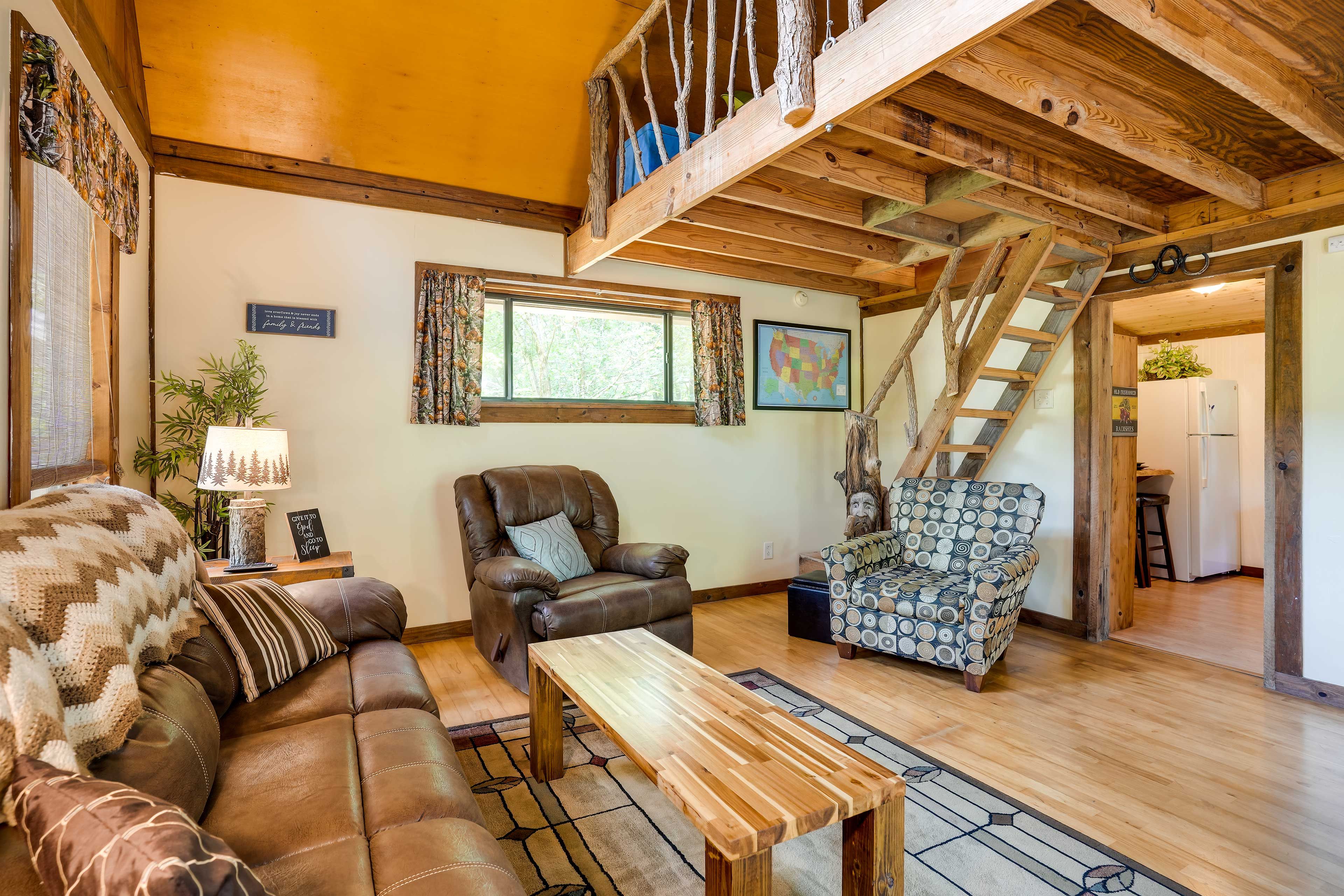 Menlo Vacation Rental | Studio | 1BA | 500 Sq Ft | 3 Steps Required for Access