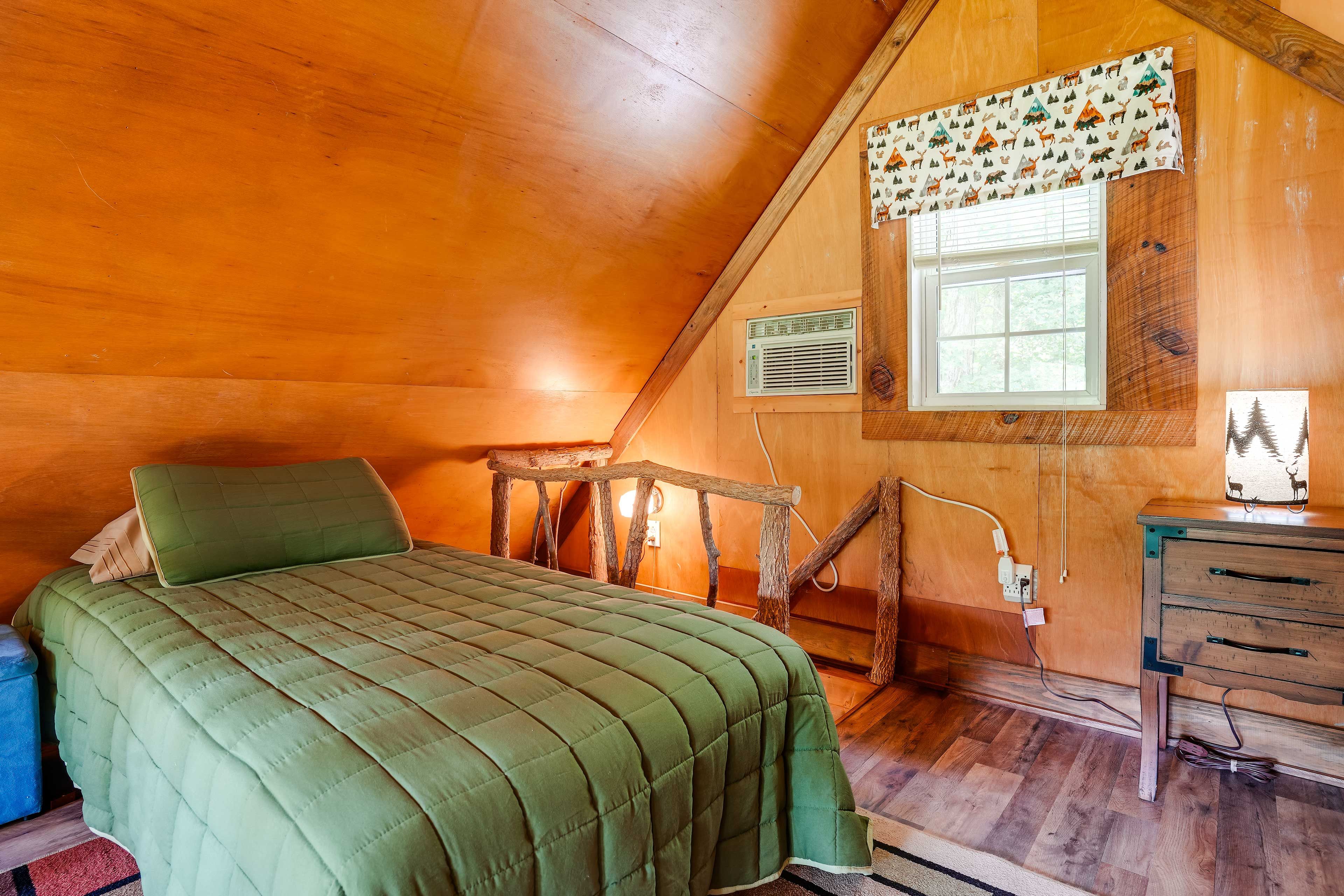 Studio | Loft | 2 Twin Beds | Upper Level