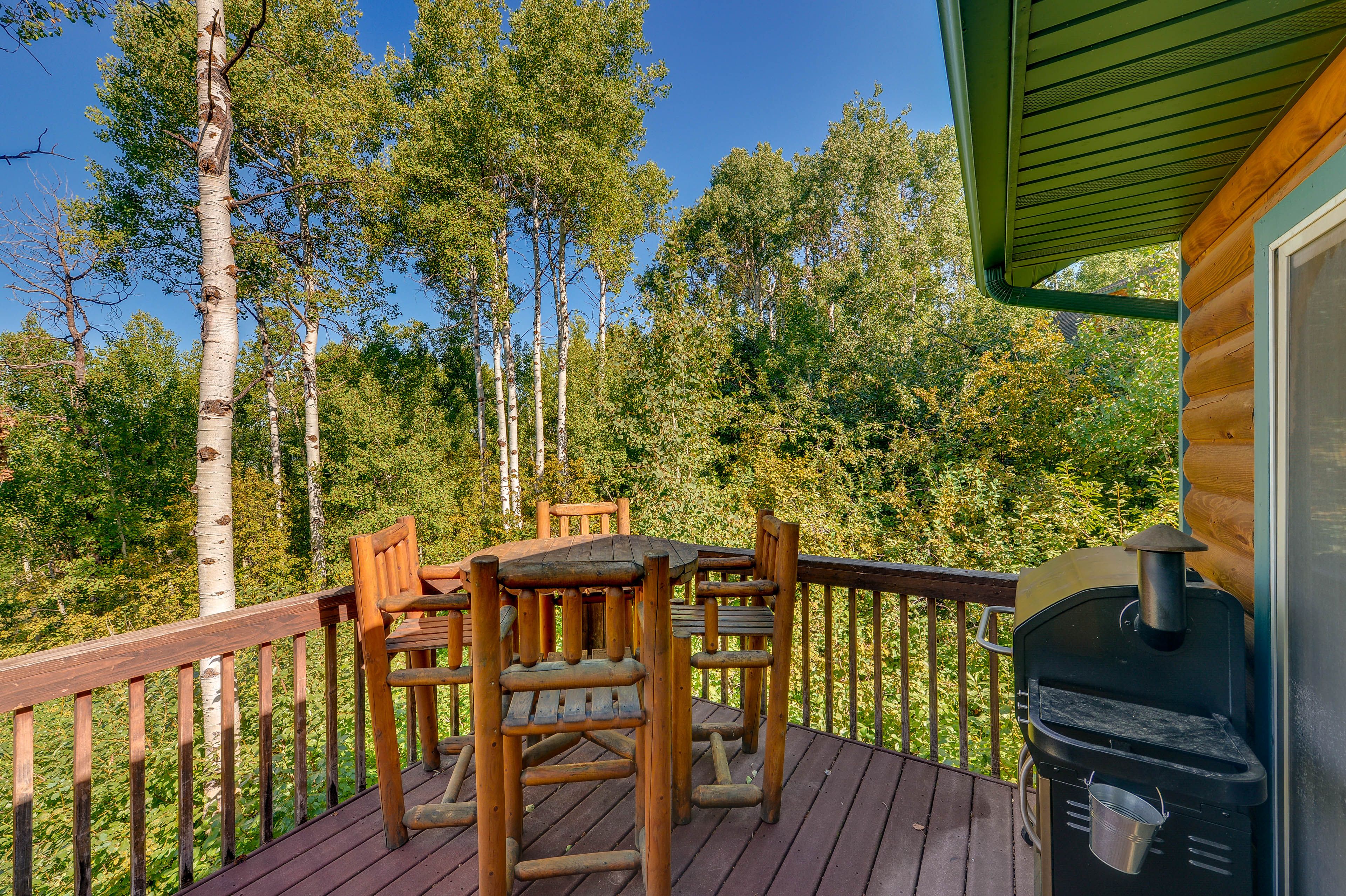 Deck | Outdoor Dining | Gas Grill