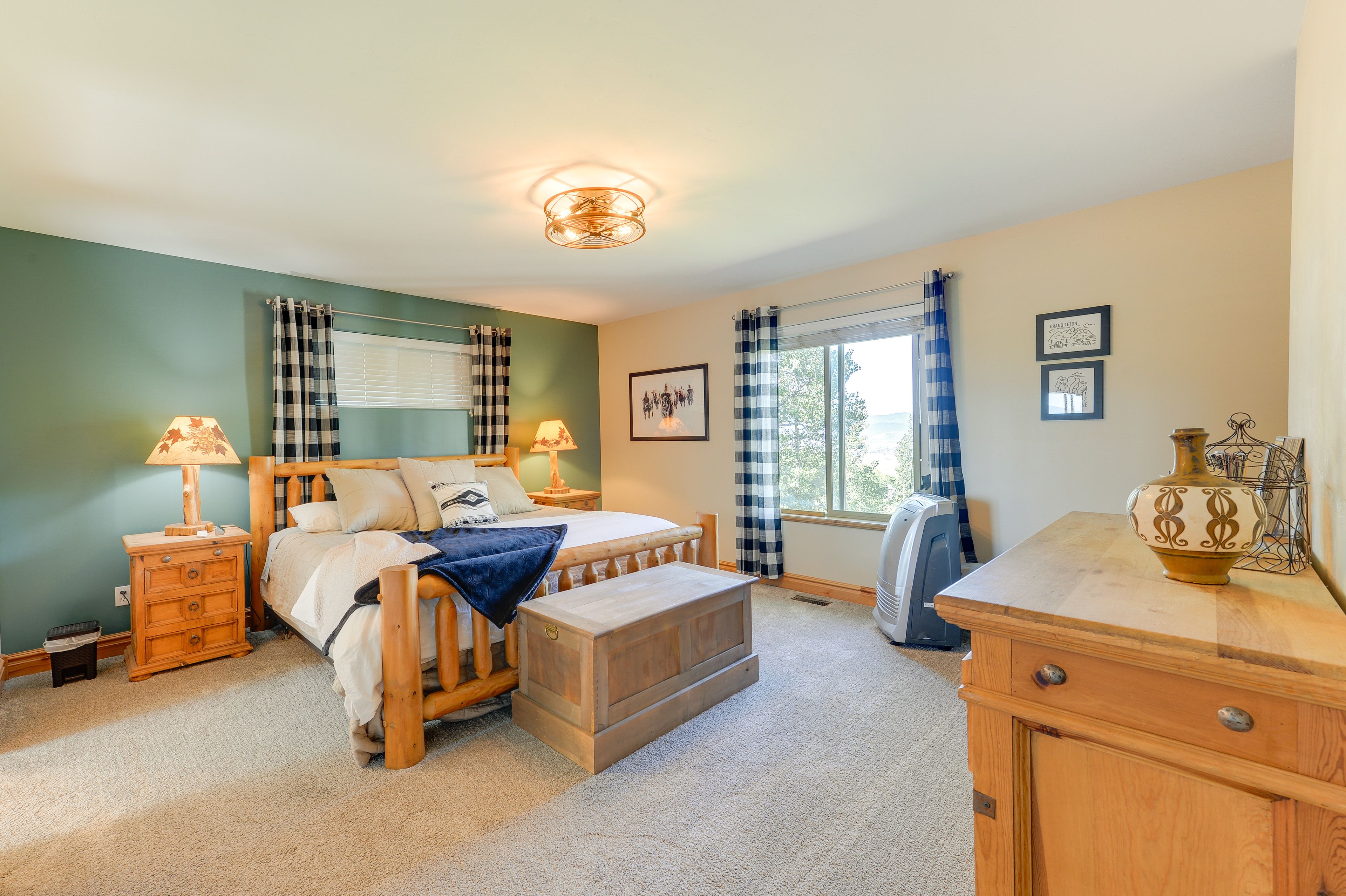 Bedroom 1 | King Bed | En-Suite Bathroom