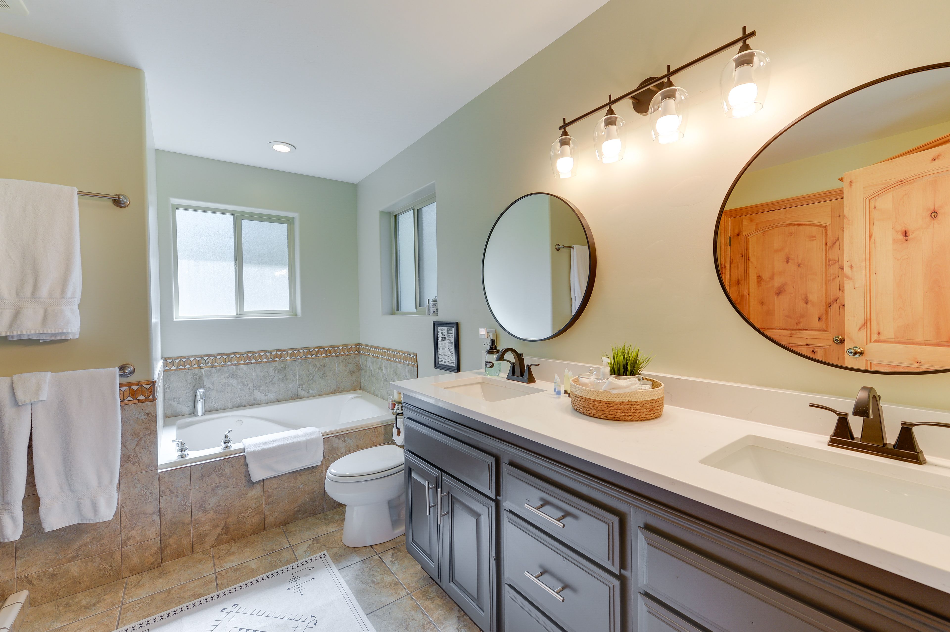 En-Suite Bathroom | Complimentary Toiletries