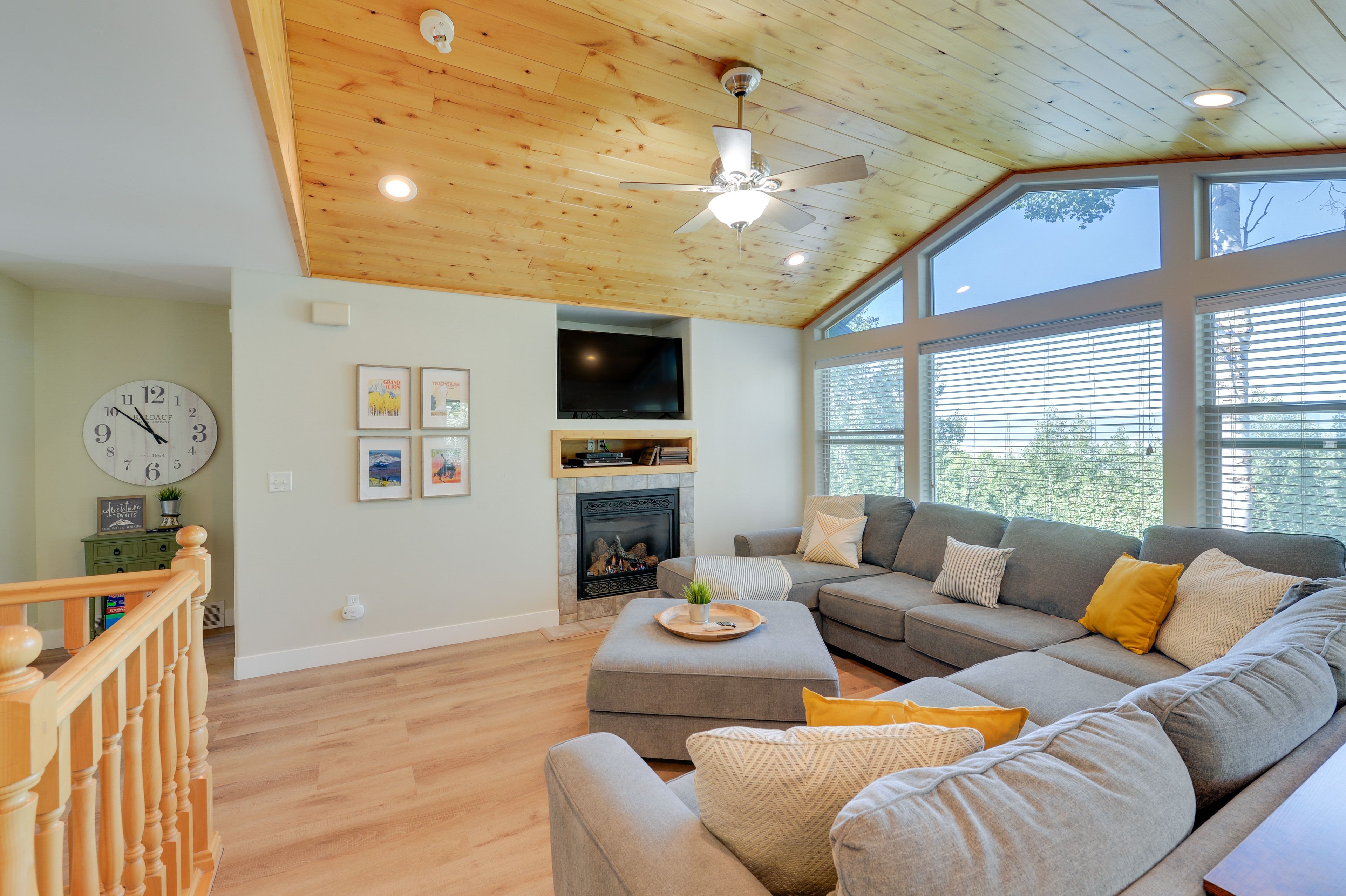 Living Room | Smart TV | Gas Fireplace
