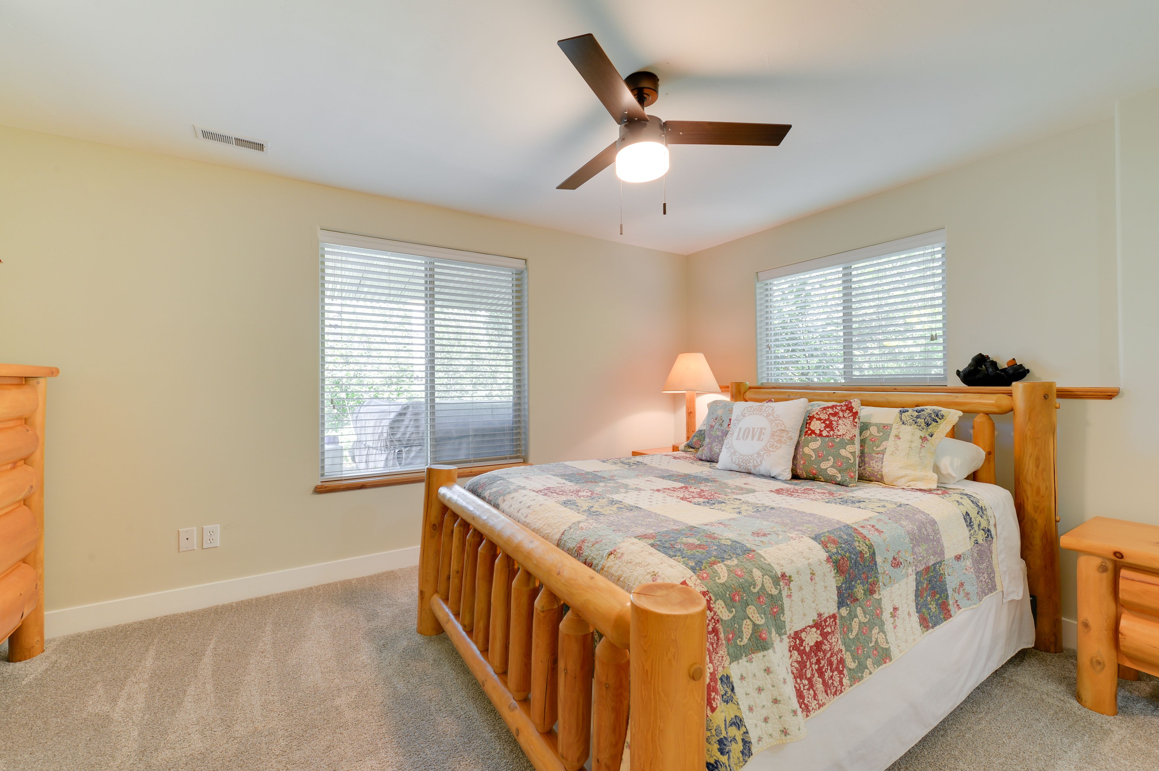 Bedroom 2 | Queen Bed | Ground Floor
