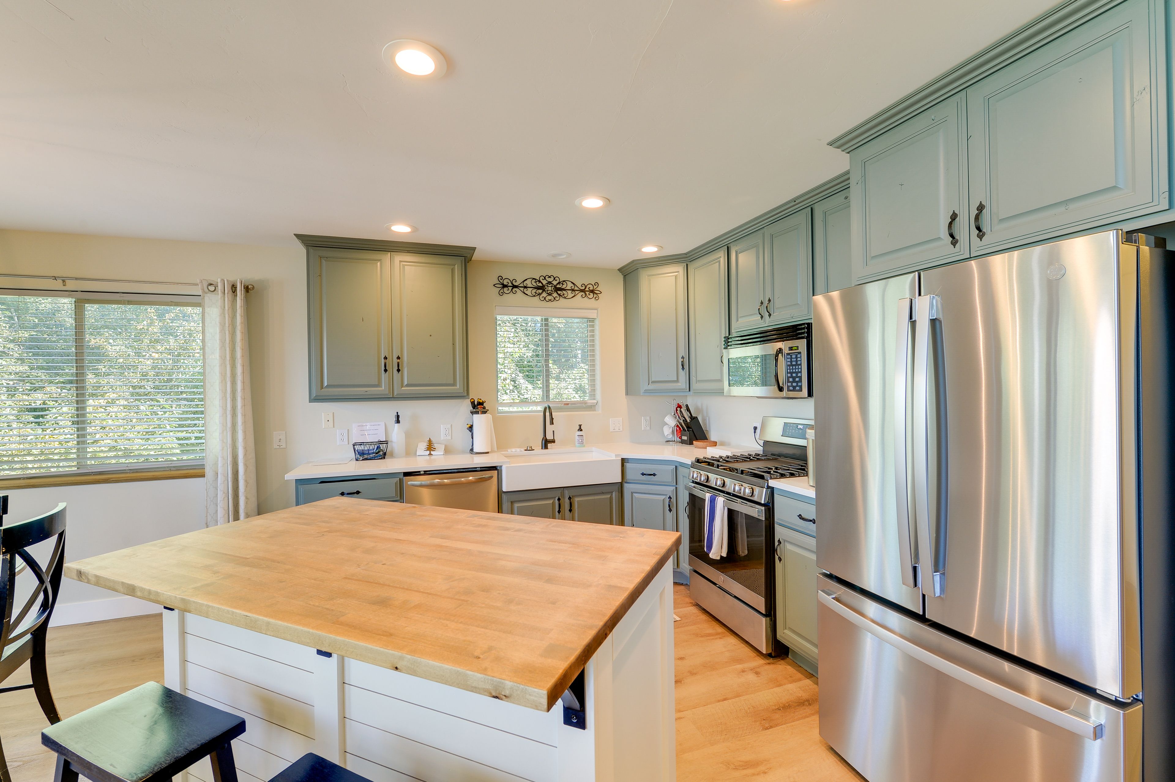 Kitchen | Equipped w/ Cooking Essentials