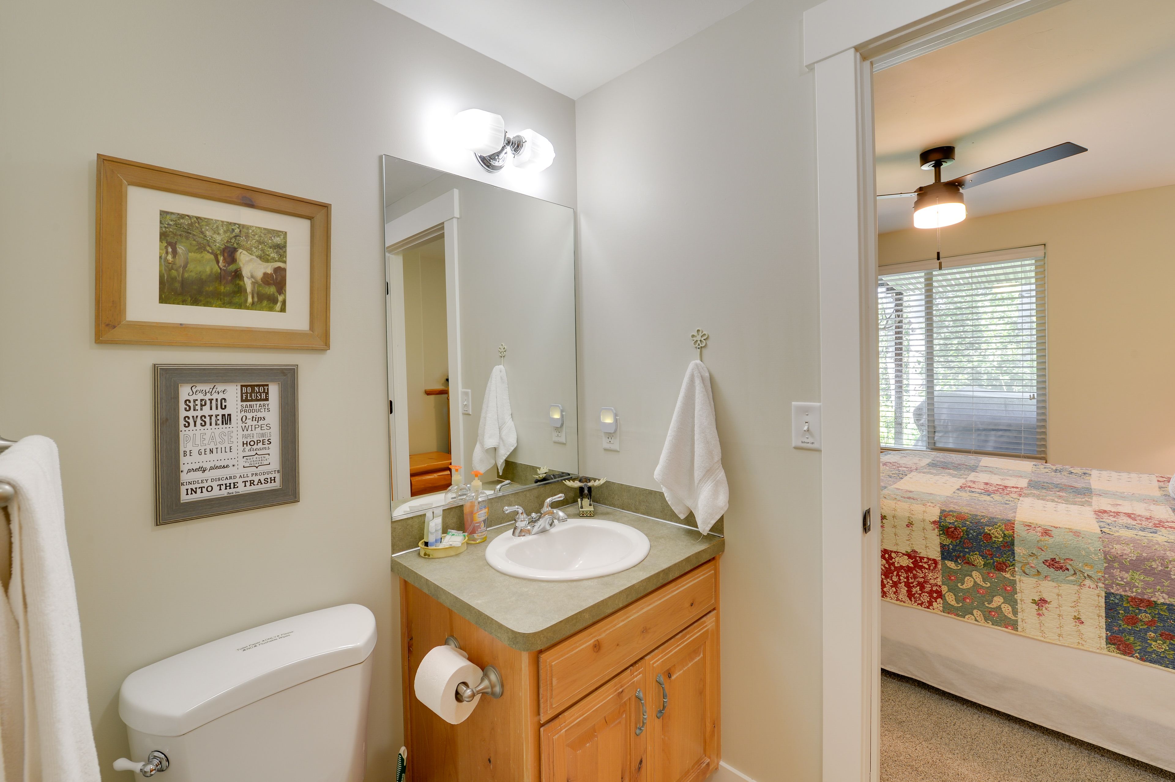 Full Bathroom | Towels Provided | Shower/Tub Combo
