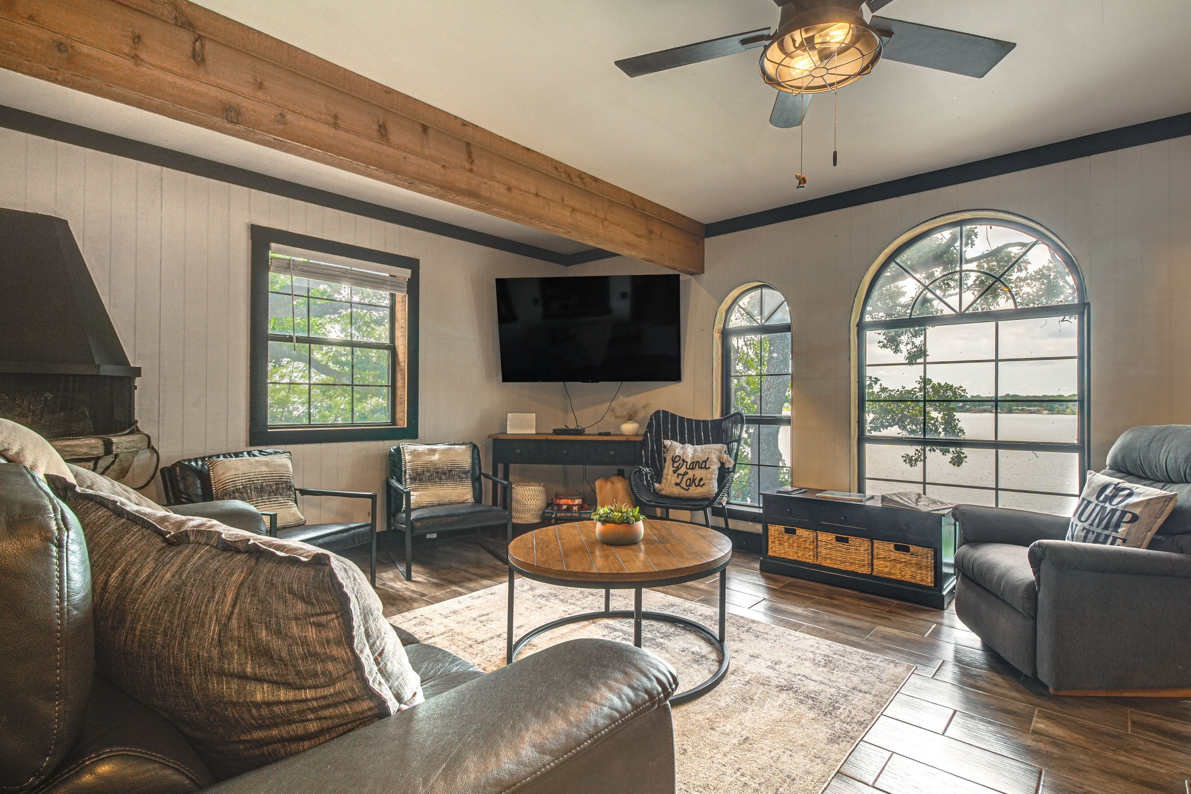 Gove Vacation Rental | 2BR | 1BA | 1,400 Sq Ft | Stairs Required