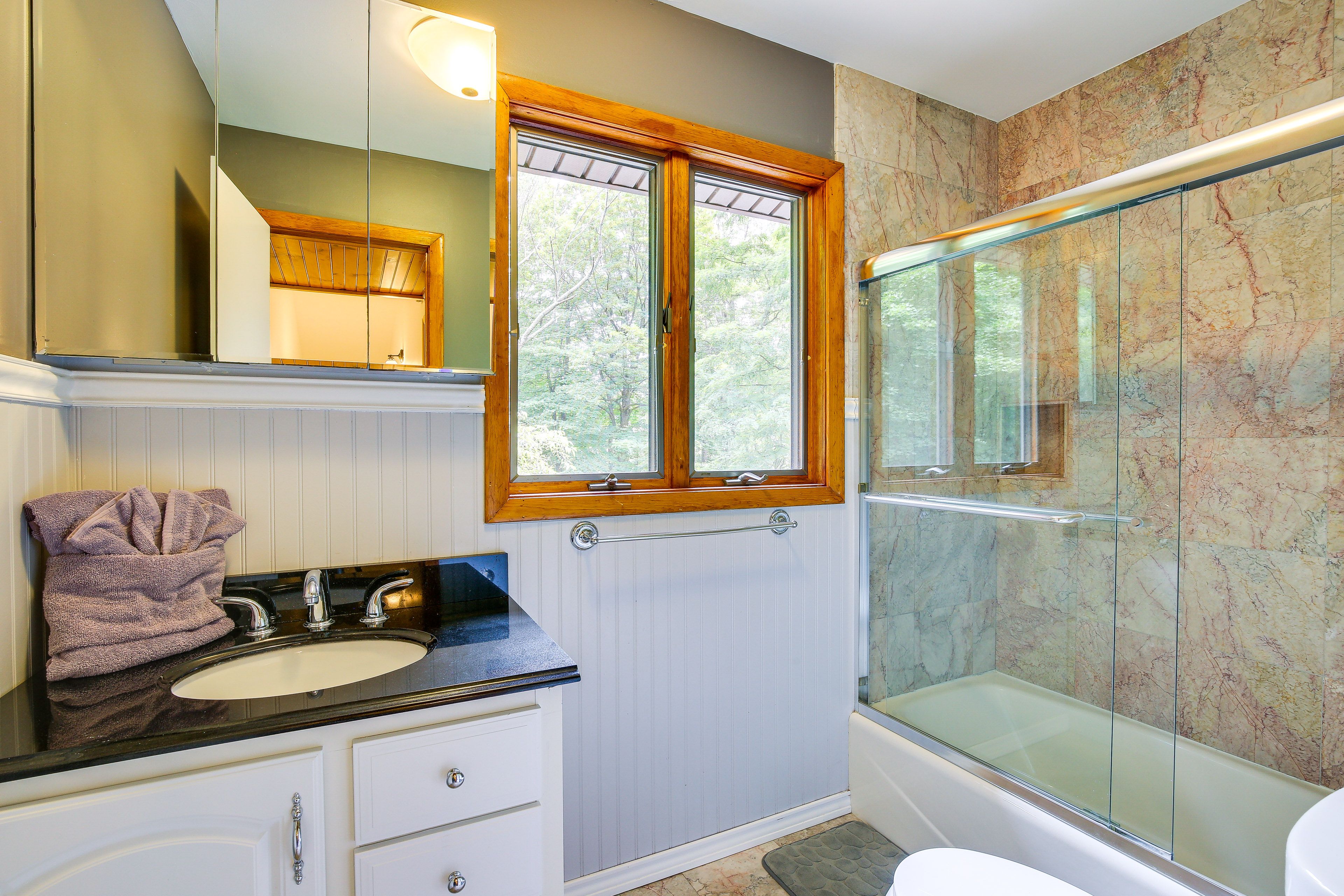 Full Bathroom | 2nd Floor | Shower/Tub Combo