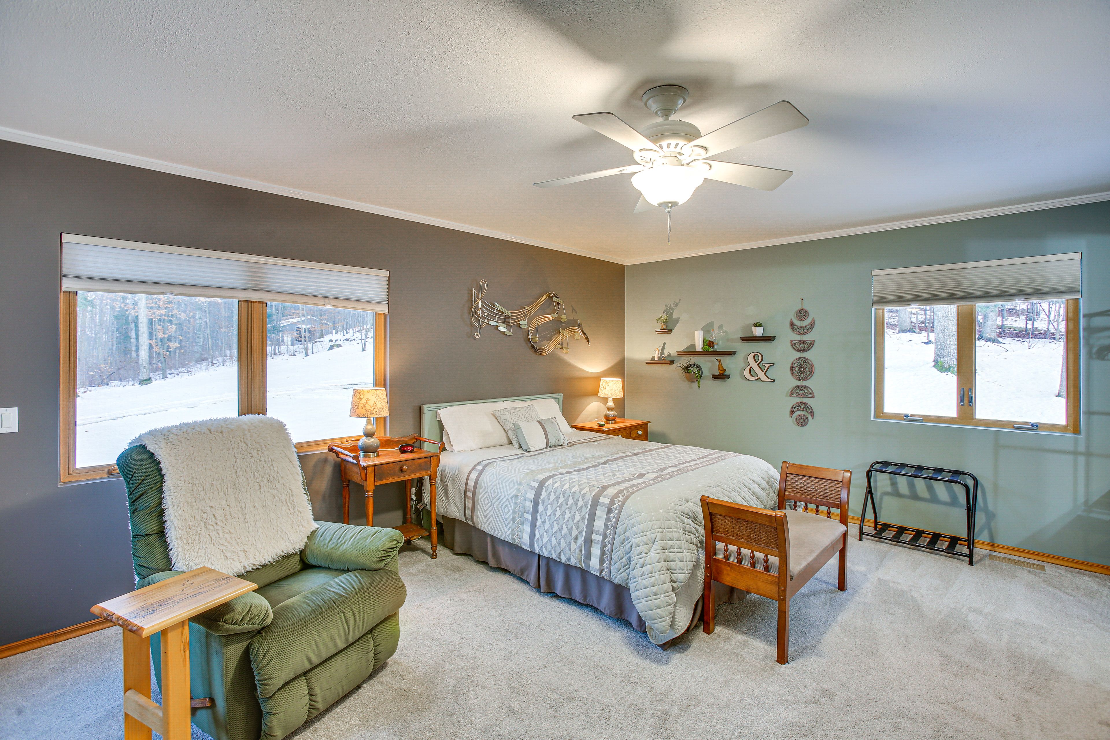 Bedroom 1 | 1st Floor | Queen Bed | Fireplace | Flat-Screen TV | Linens Provided