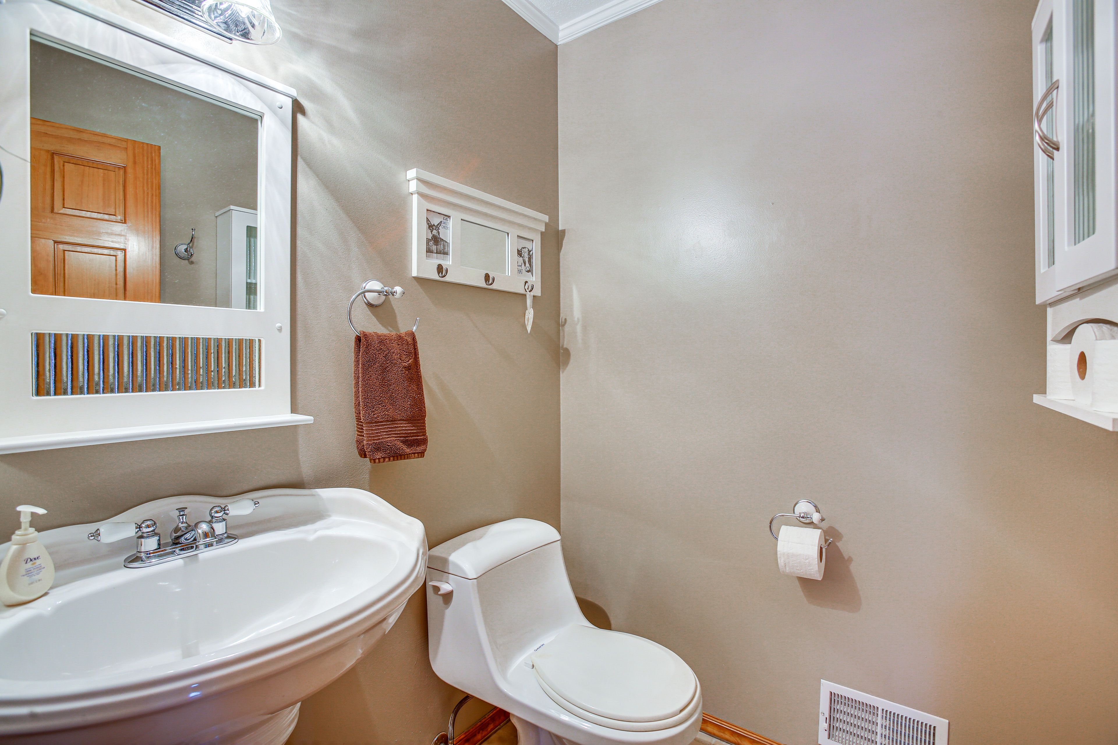 Half Bathroom | 1st Floor | Complimentary Toiletries