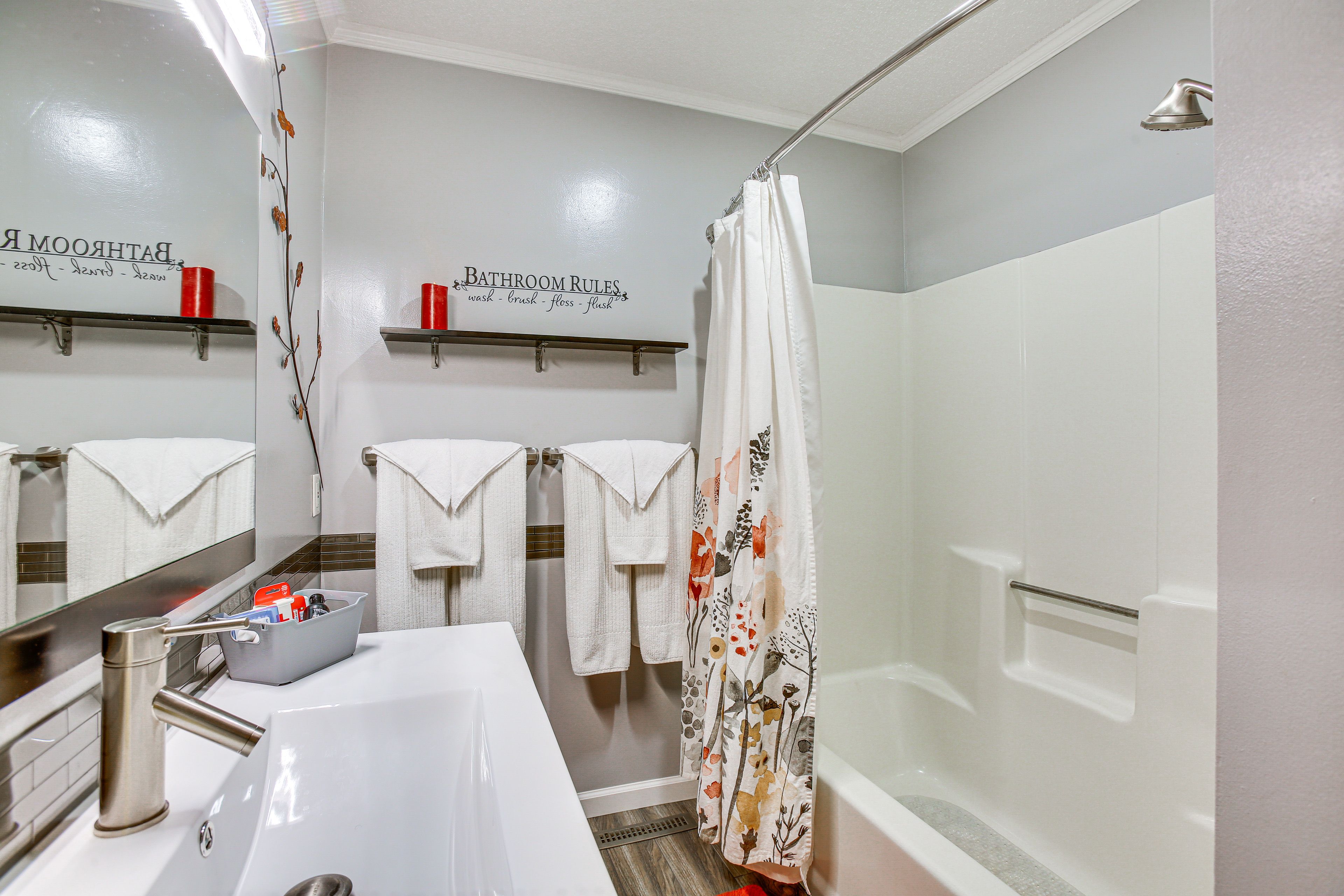 Full Bathroom | 2nd Floor | Shower/Tub Combo