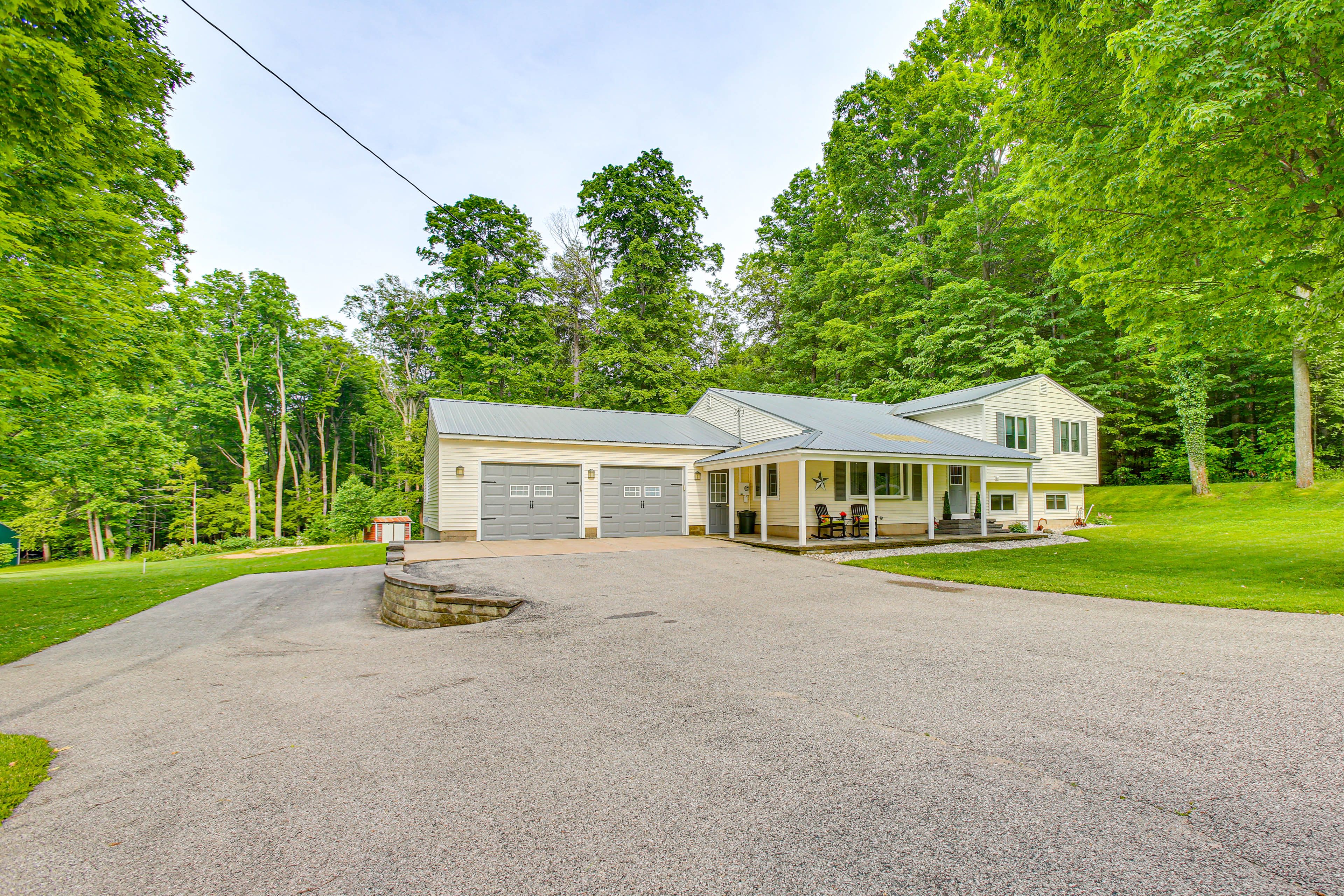 Parking | Driveway (4 Vehicles)