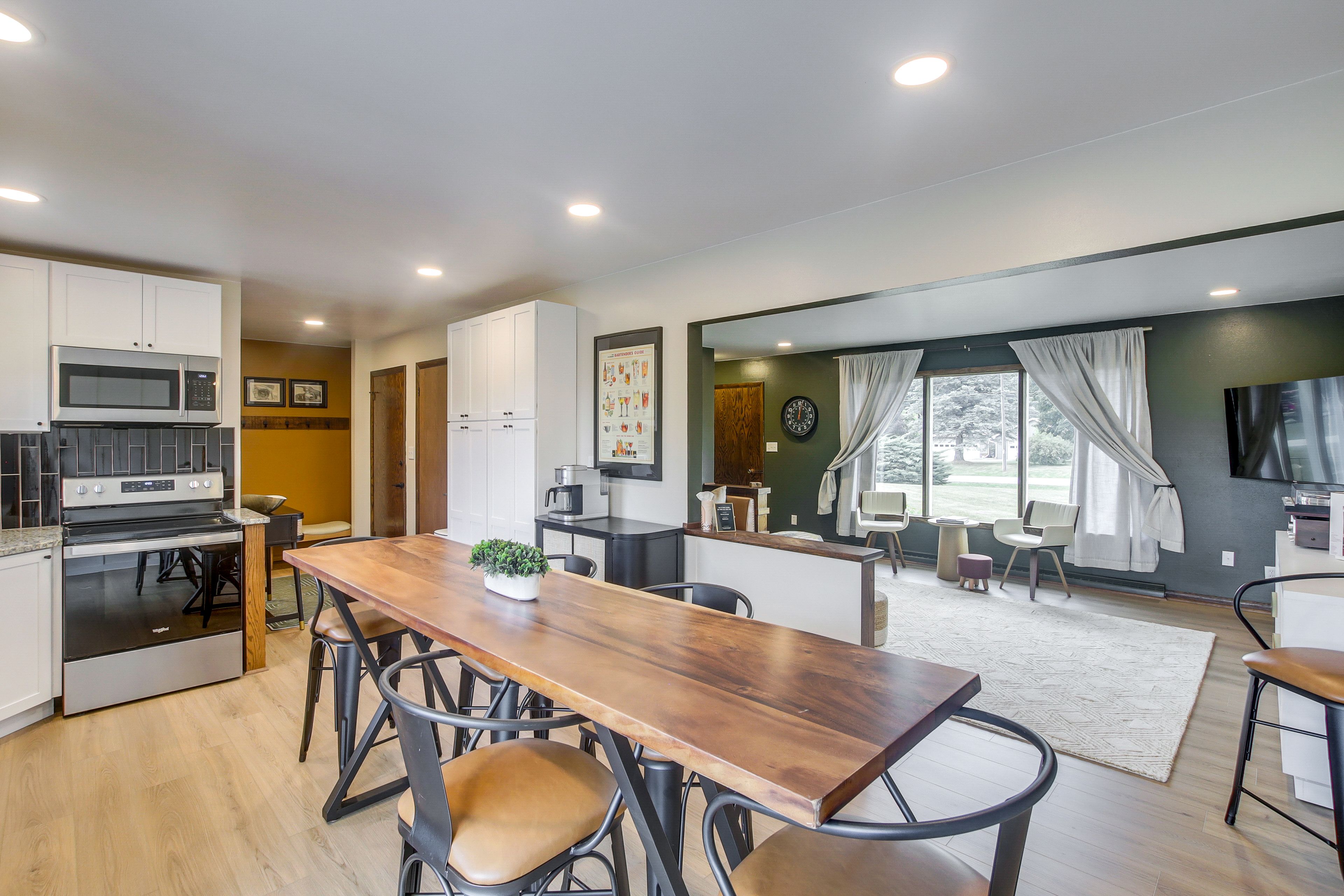 Dining Room | Dishware & Flatware Provided