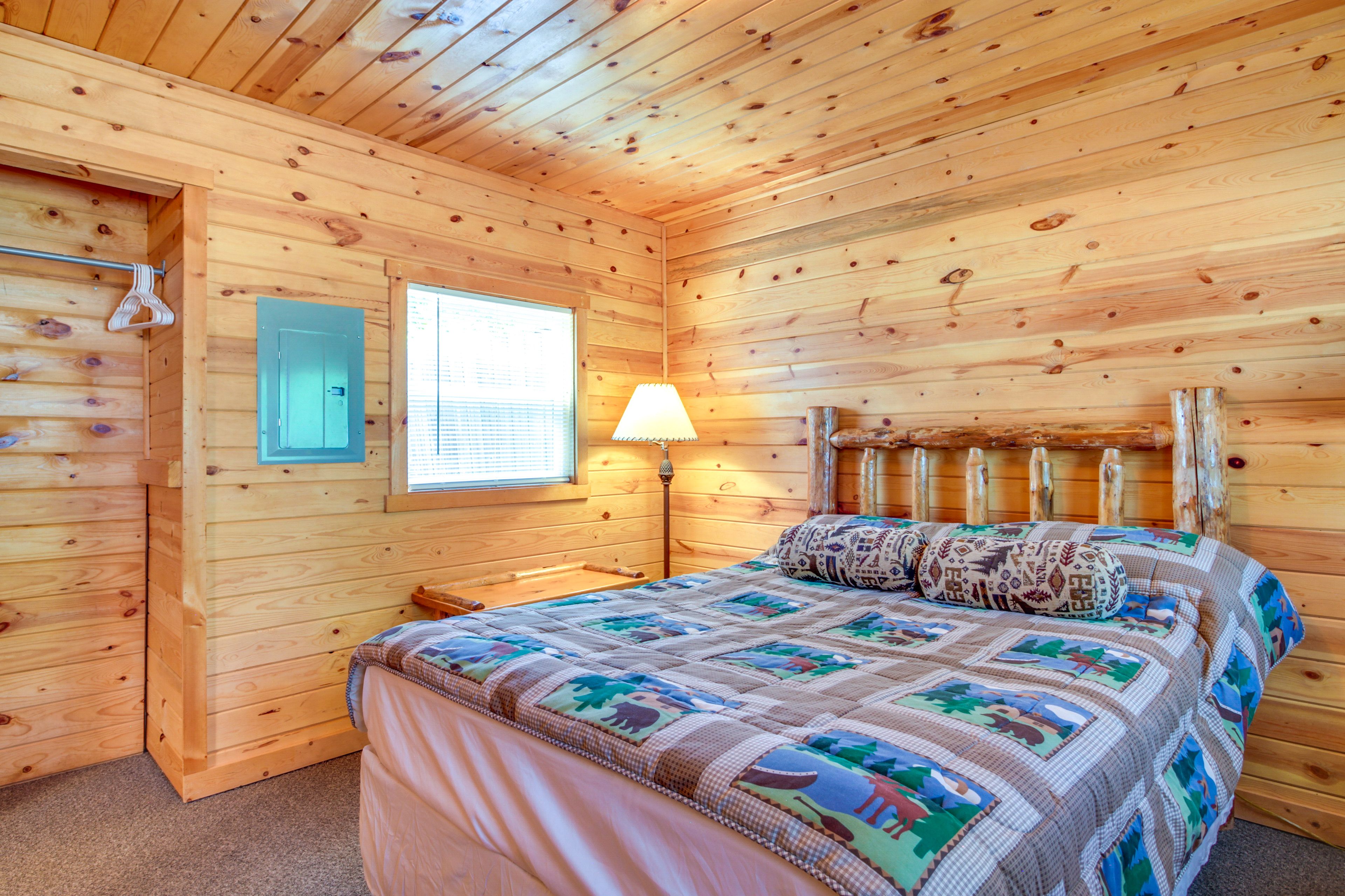 Bedroom | Main Level | Queen Bed | Linens Provided | Smart TV