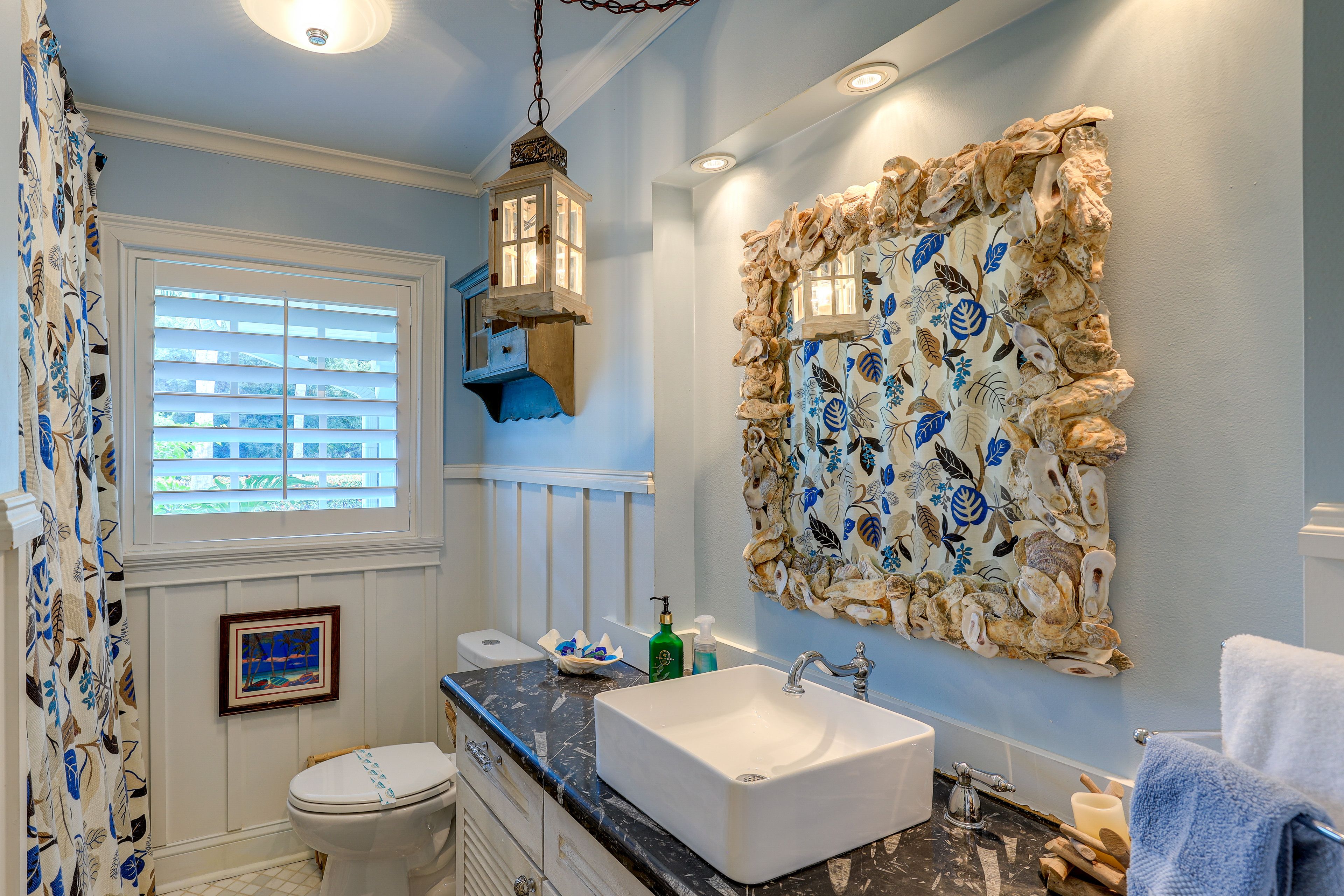 Full Bathroom | Towels Provided | Complimentary Toiletries