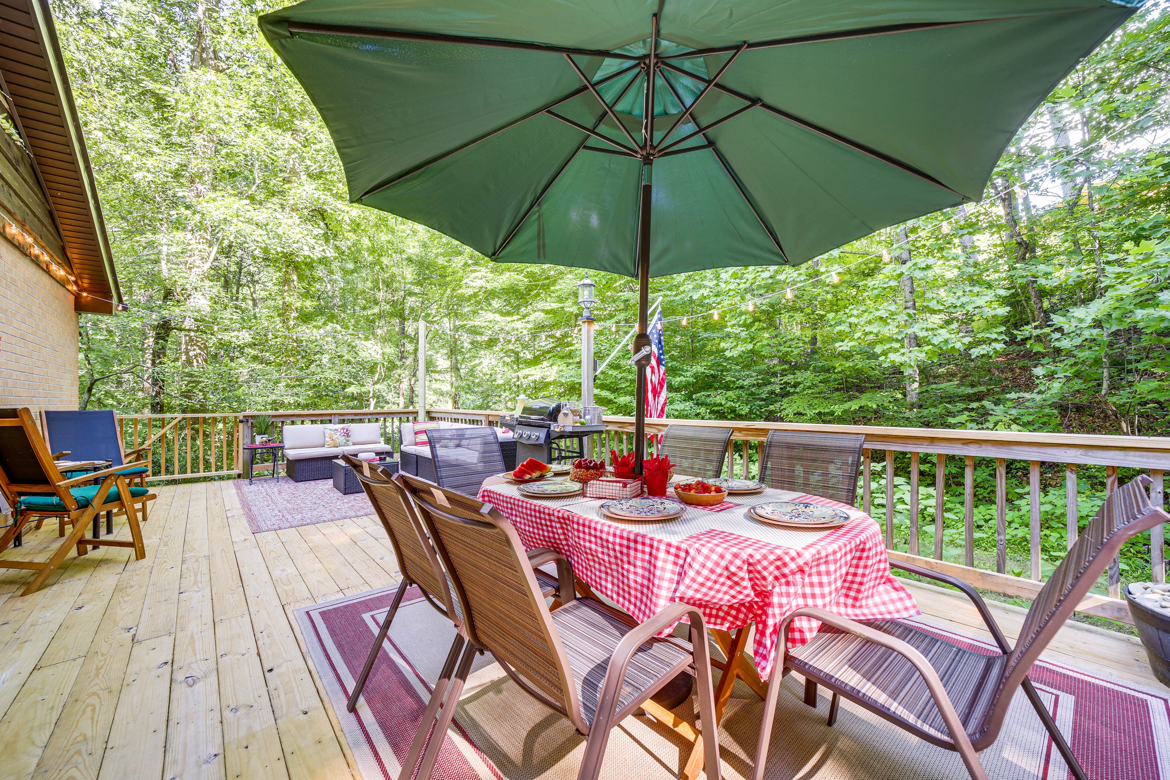 Deck | Gas Grill | Outdoor Seating & Dining