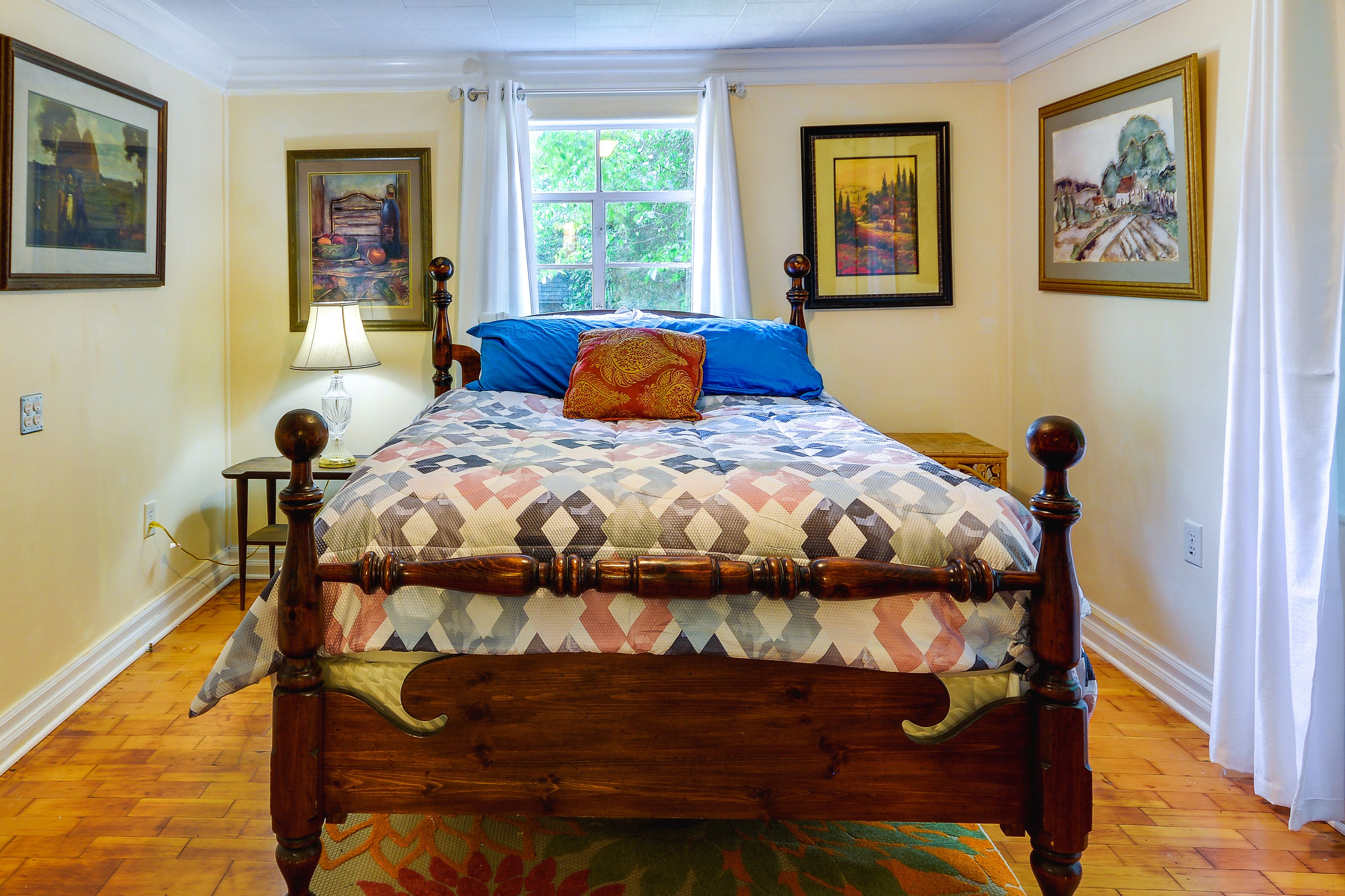 Bedroom 1 | Queen Bed | Linens Provided | Shared En-Suite Bathroom