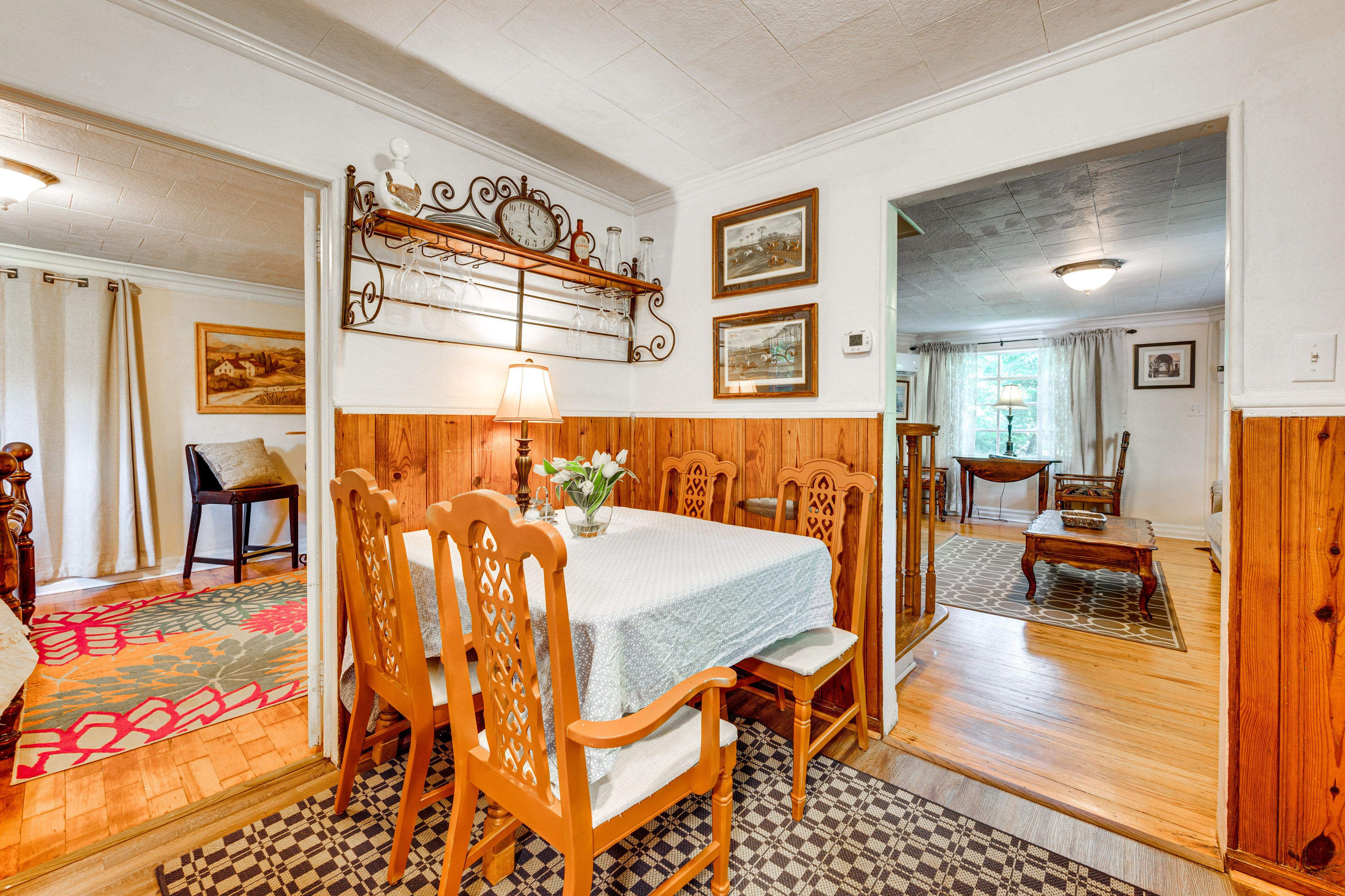 Dining Area | Dishware/Flatware Provided | Central A/C