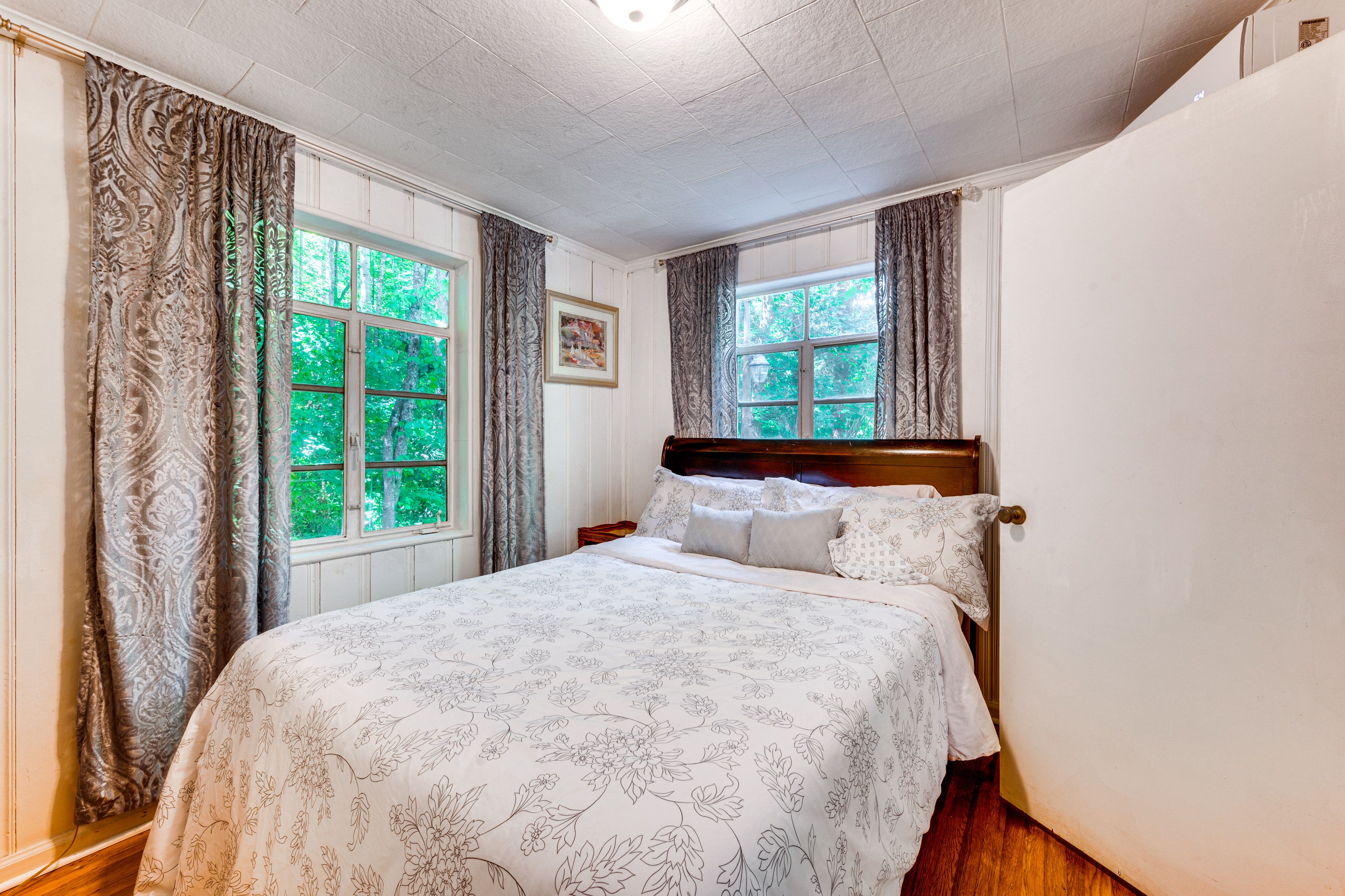 Bedroom 2 | Queen Bed