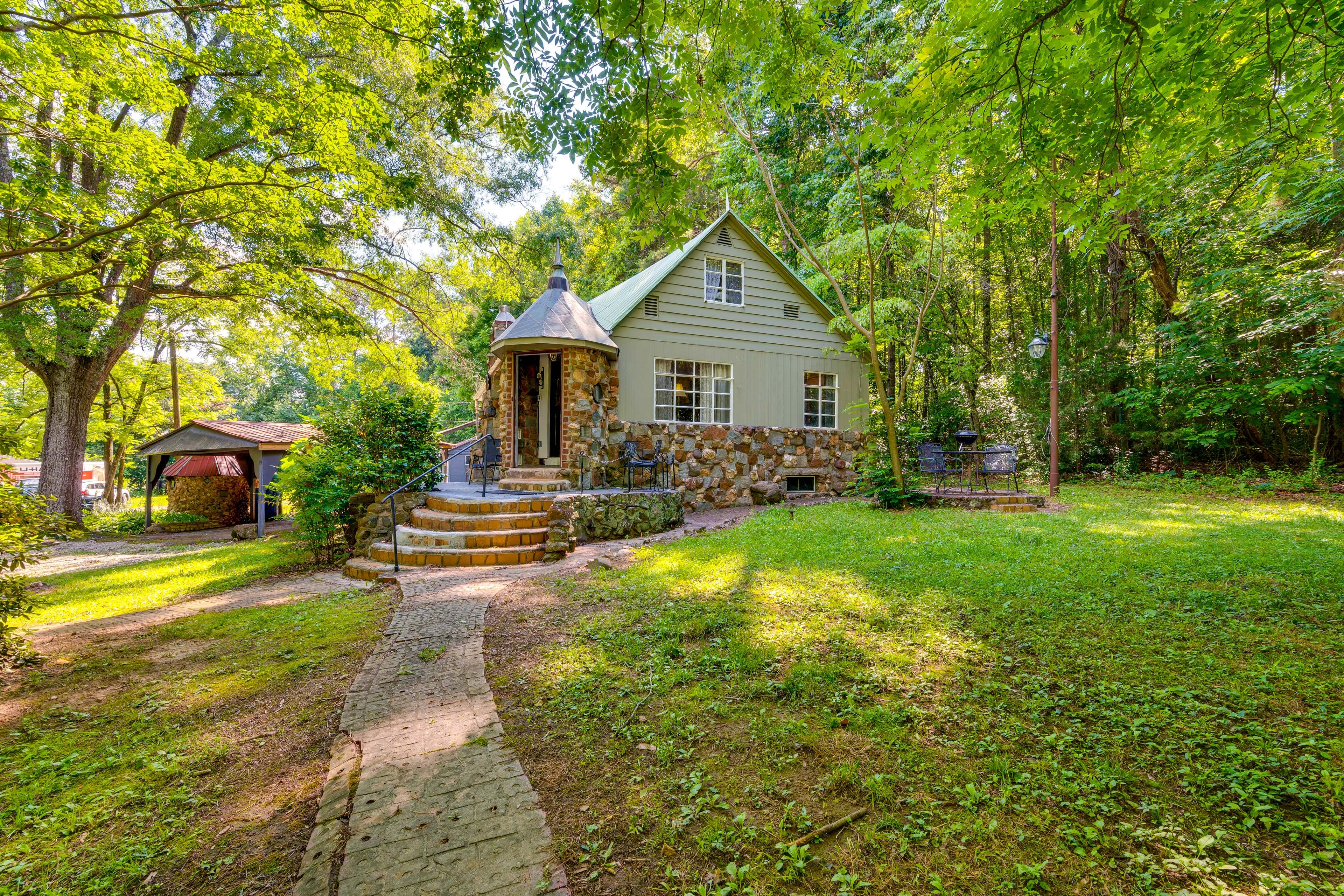 Salisbury Vacation Rental | 4BR | 1BA | 1,300 Sq Ft | Stairs Required