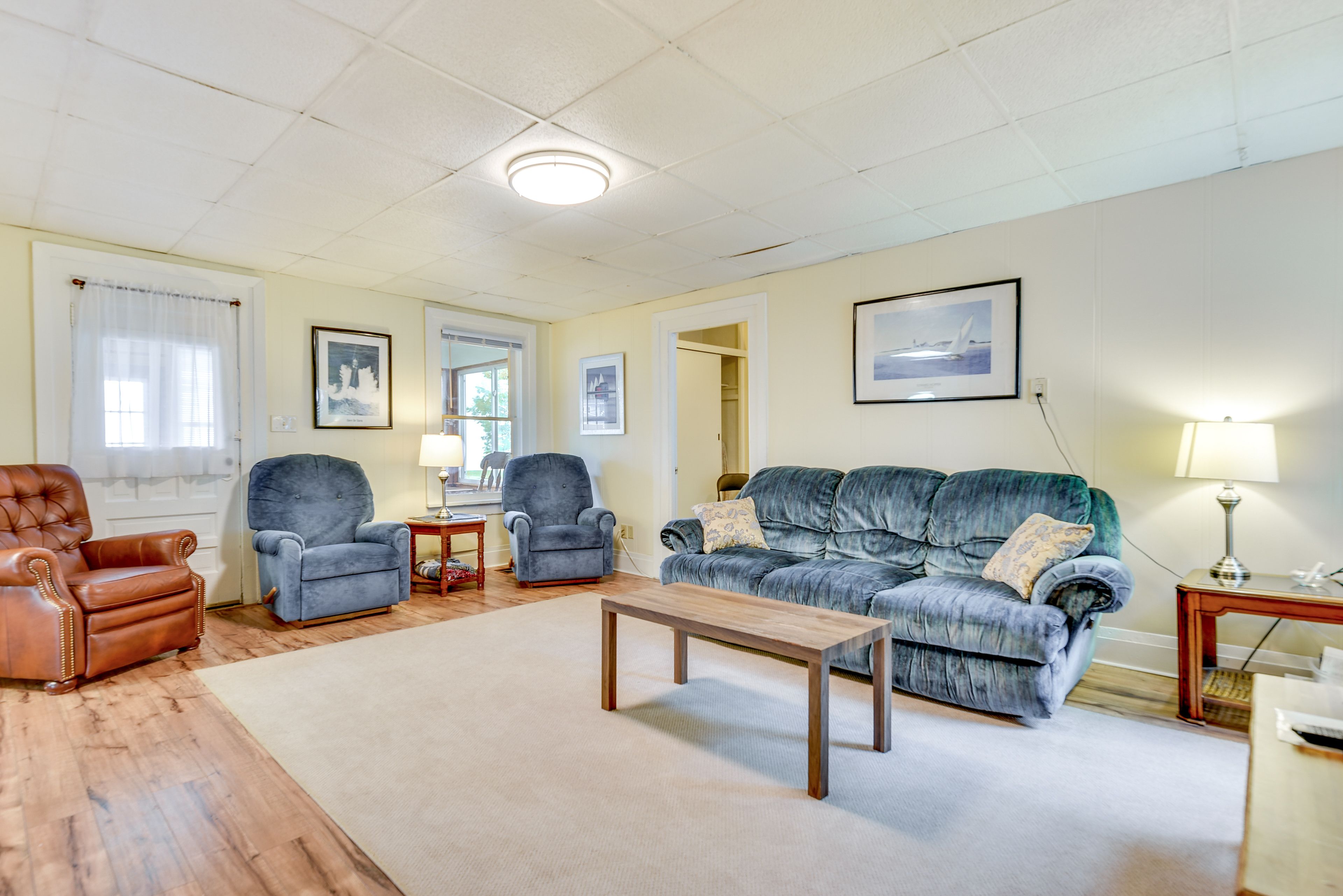 Living Area | Smart TV w/ Cable | 2 Rollaway Beds