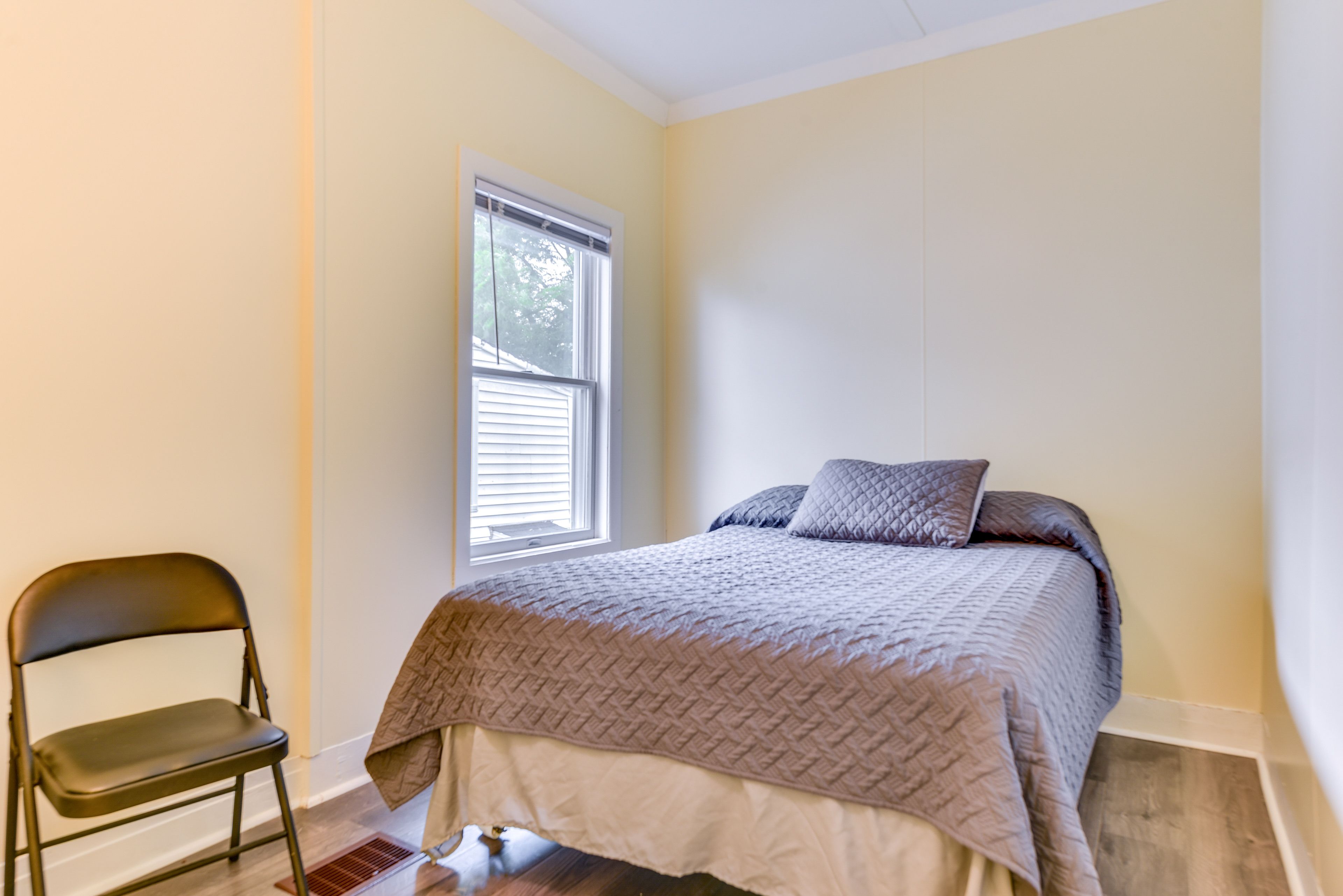 Bedroom 1 | Full Bed | 1st Floor