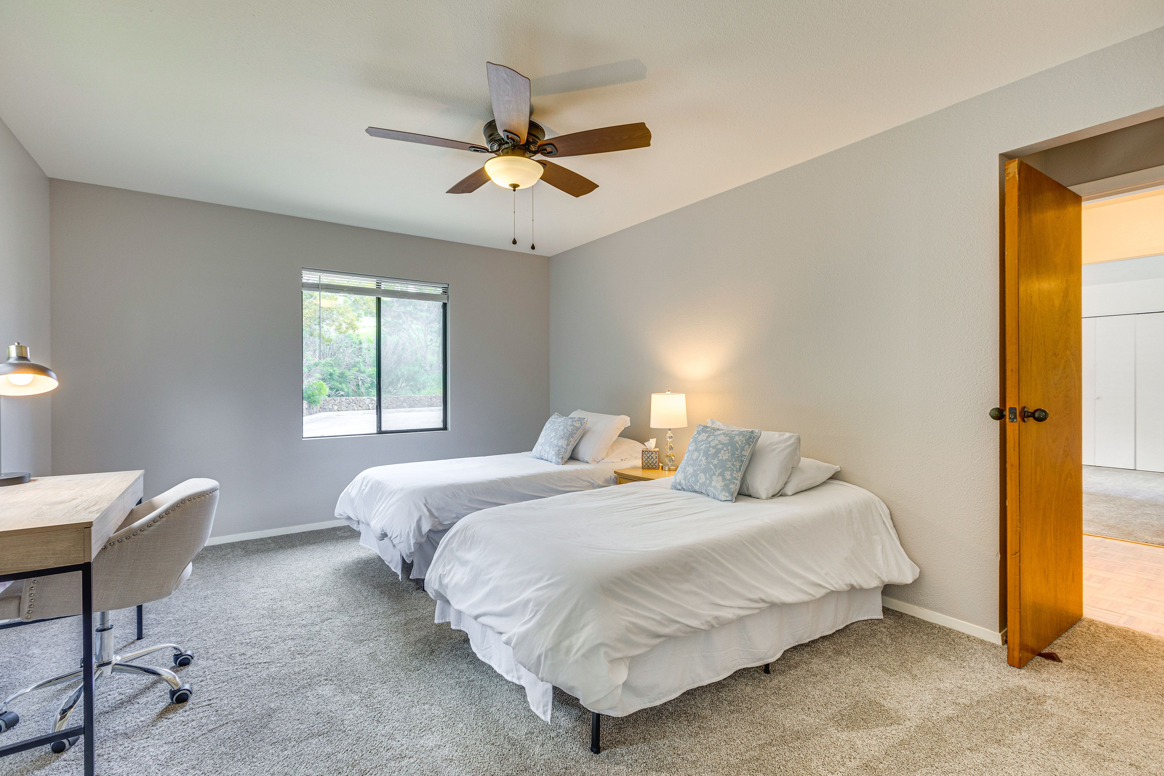 Bedroom 3 | 2 Twin Beds | Desk