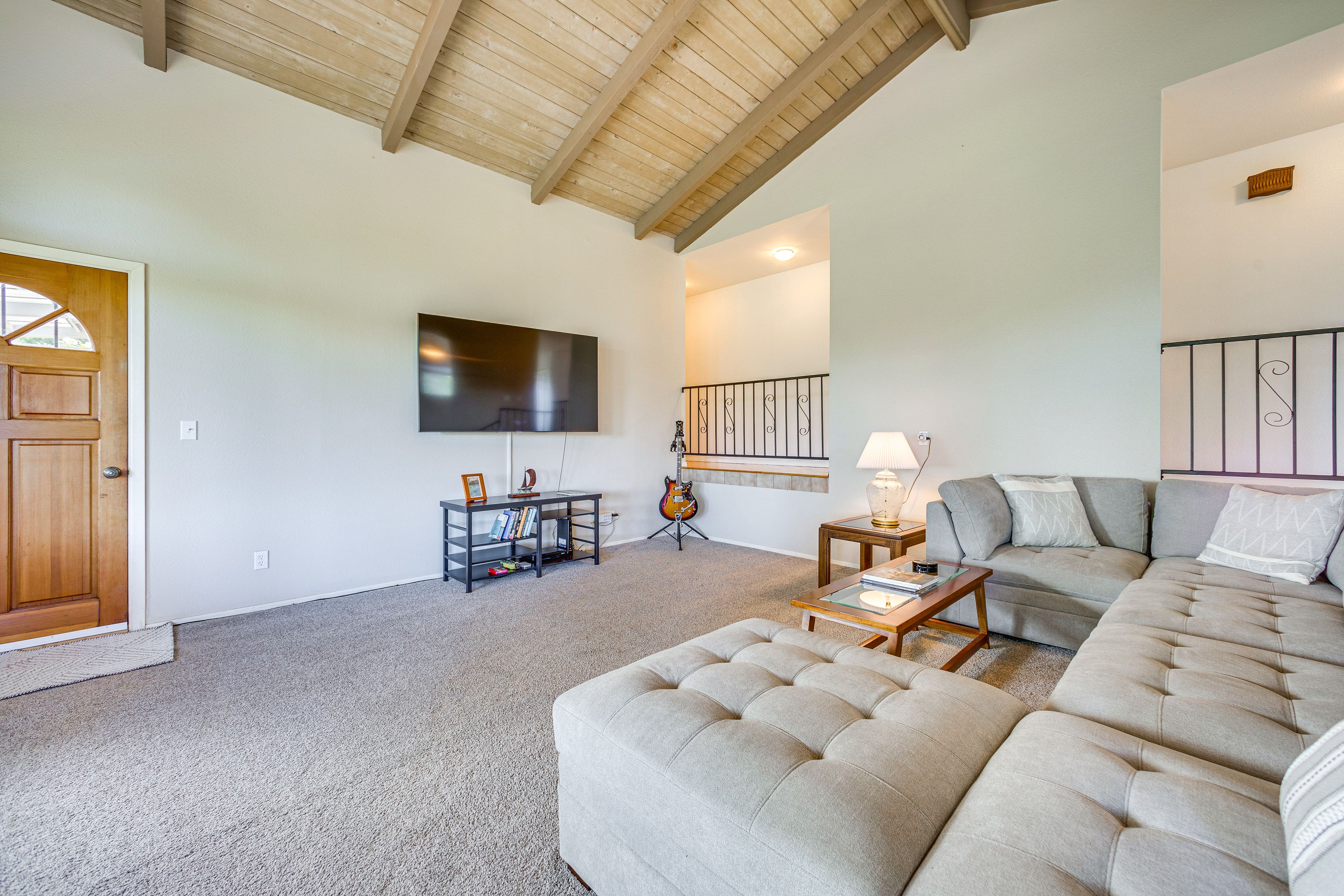 Living Room | Smart TV | Free WiFi