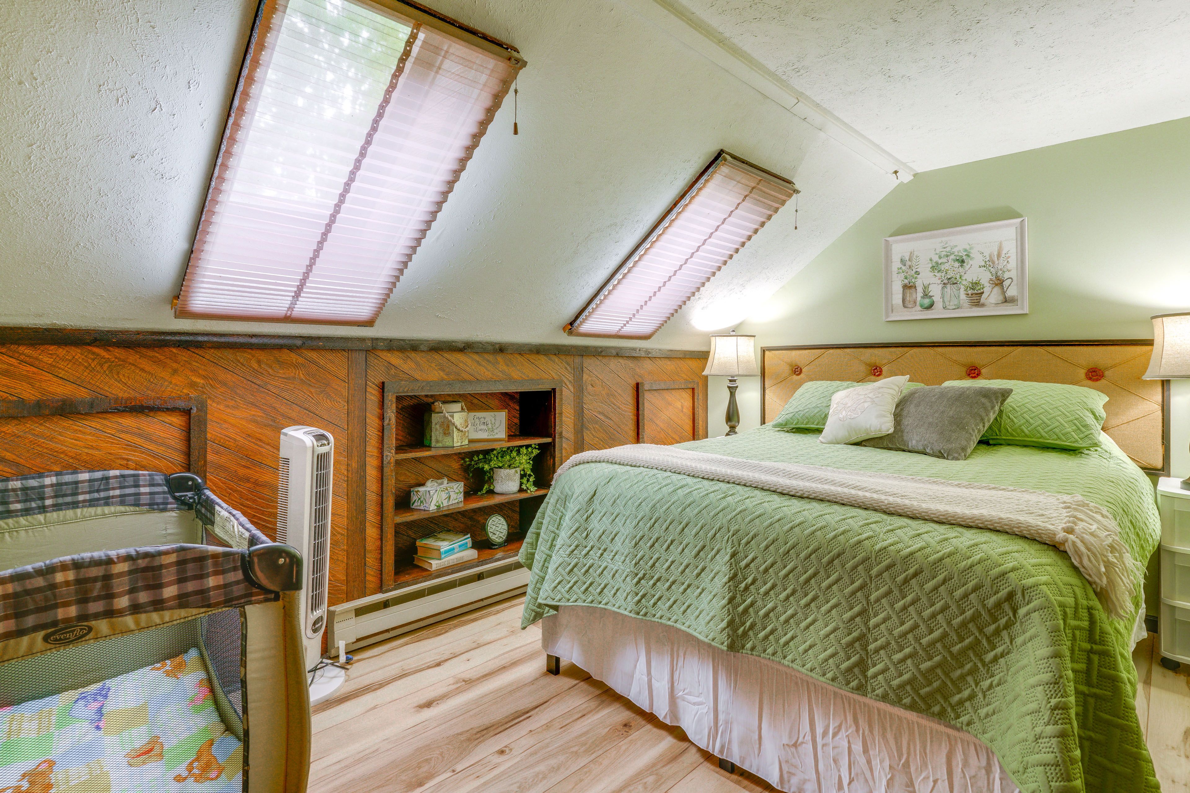 Bedroom 3 | Queen Bed | Crib | 2nd Floor