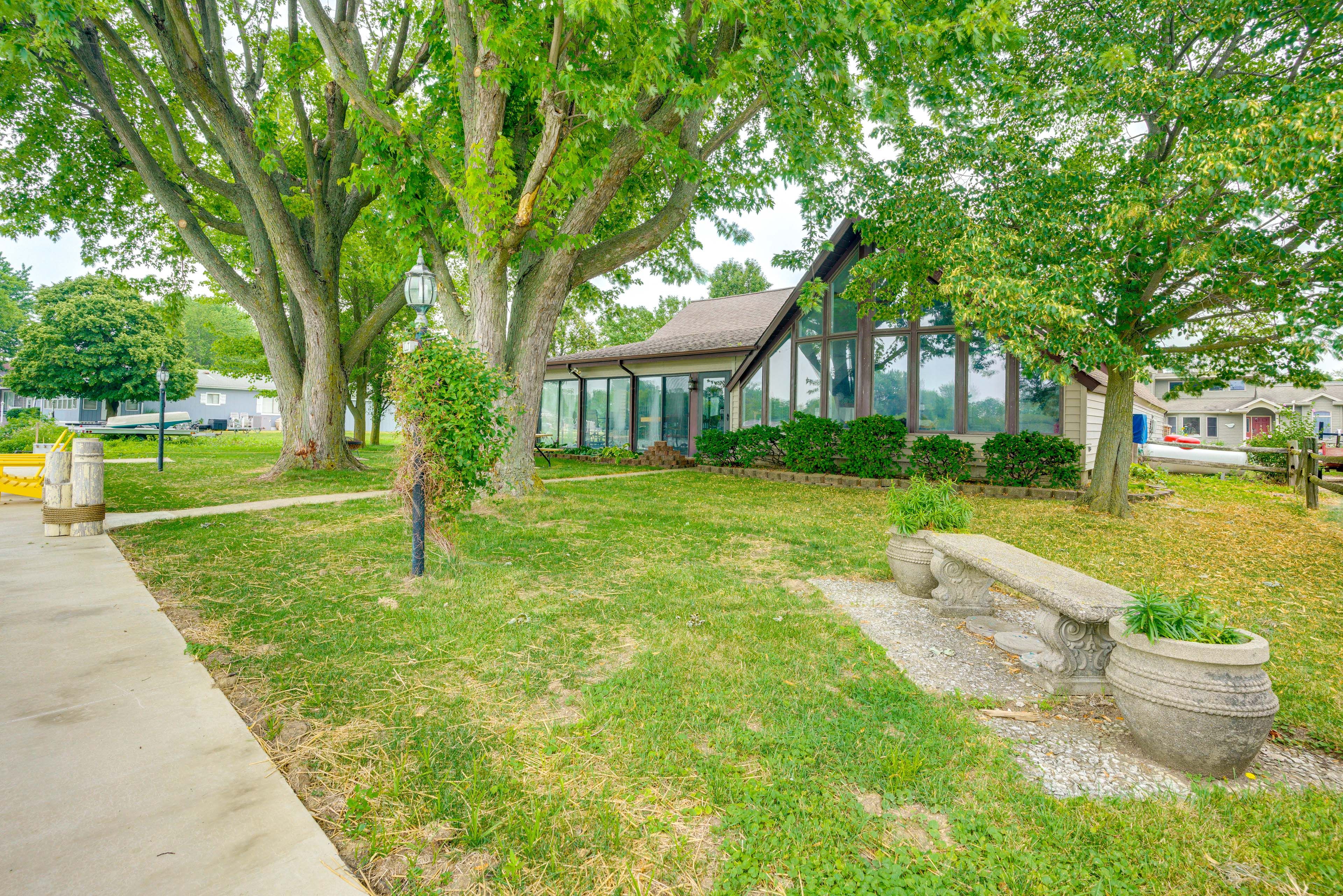 Private Yard | Fire Pit