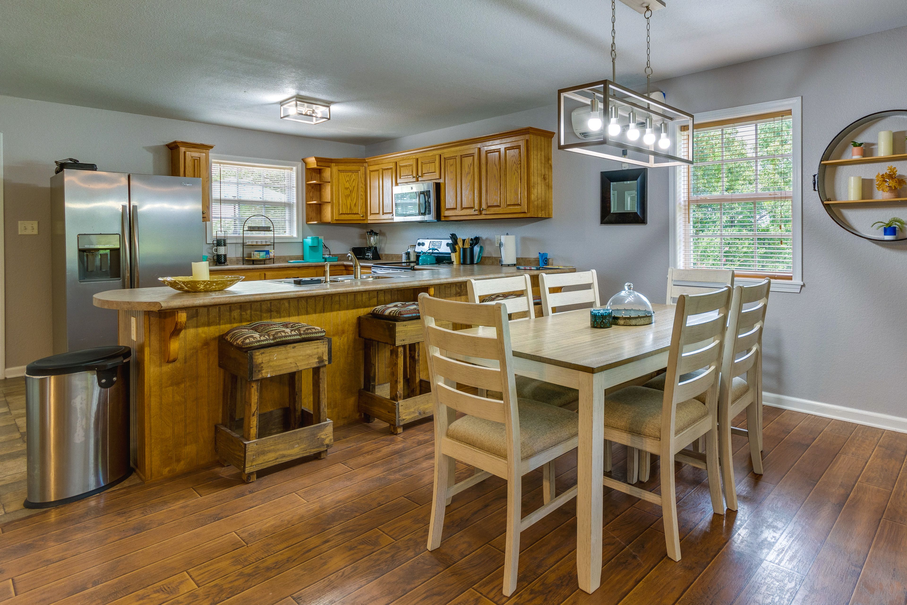 Dining Area | Dishware/Flatware