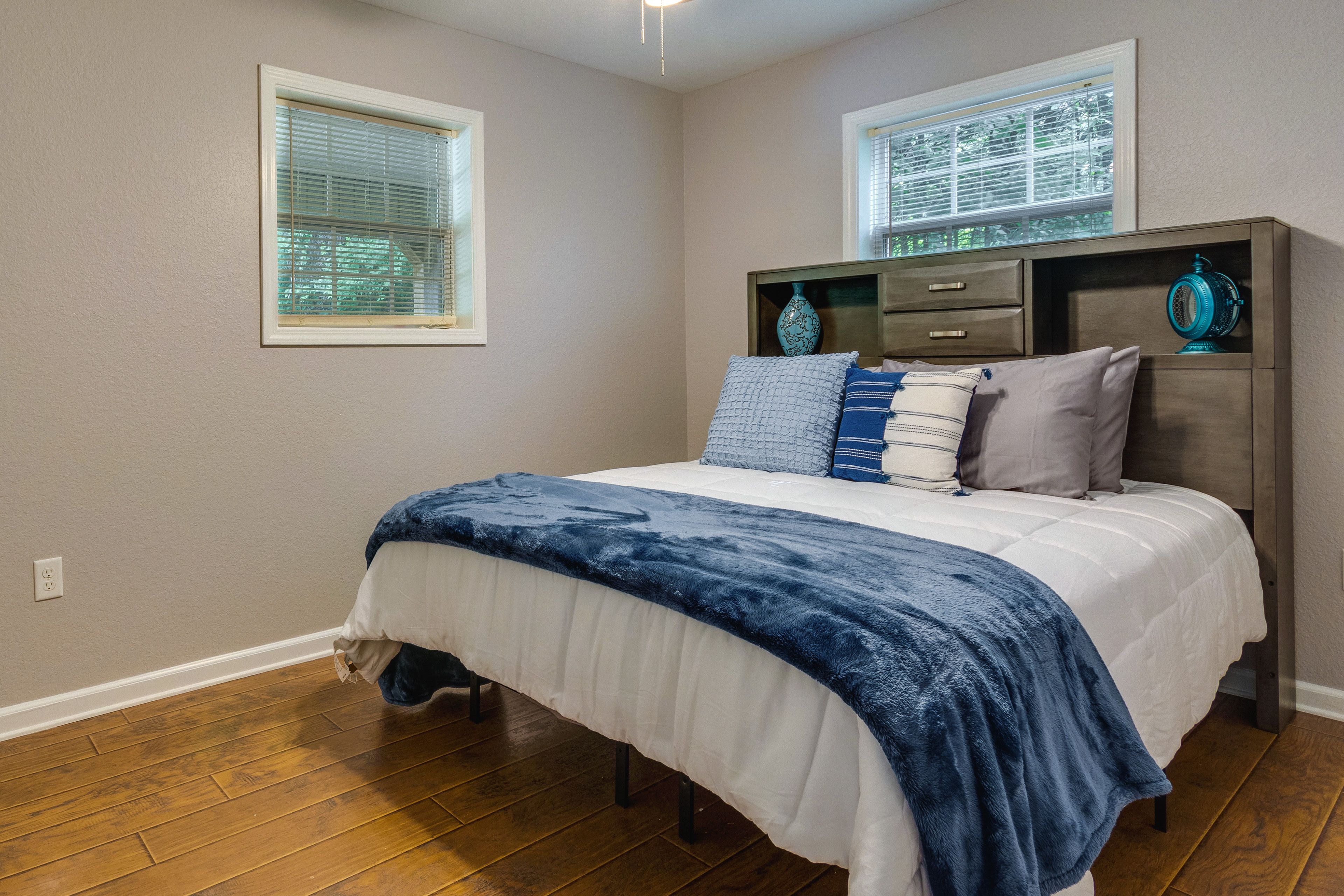 Bedroom 2 | Queen Bed
