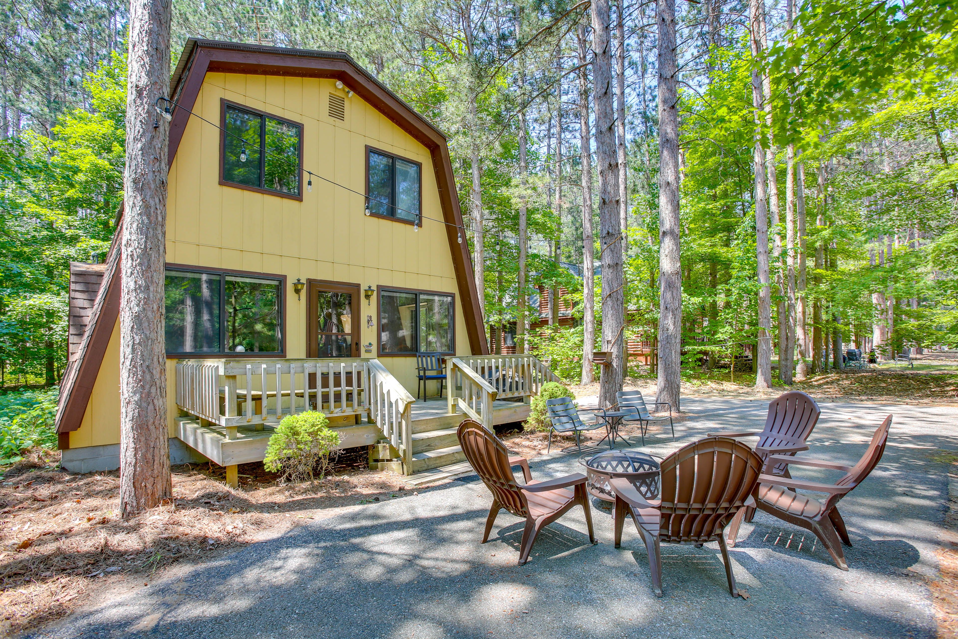 Thompsonville Vacation Rental | 4BR | 2BA | 1,500 Sq Ft | Stairs Required