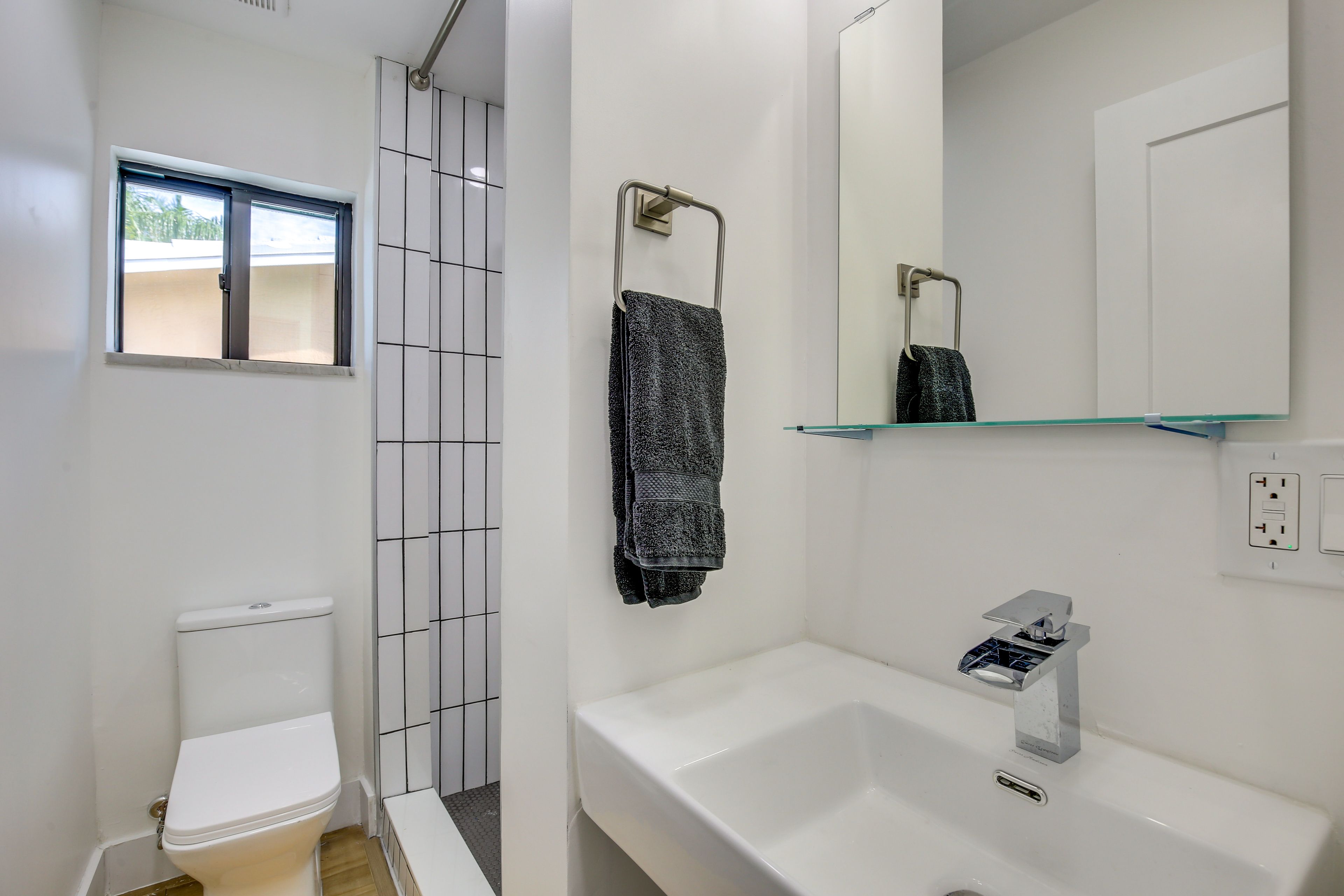 Full Bathroom | Walk-In Shower