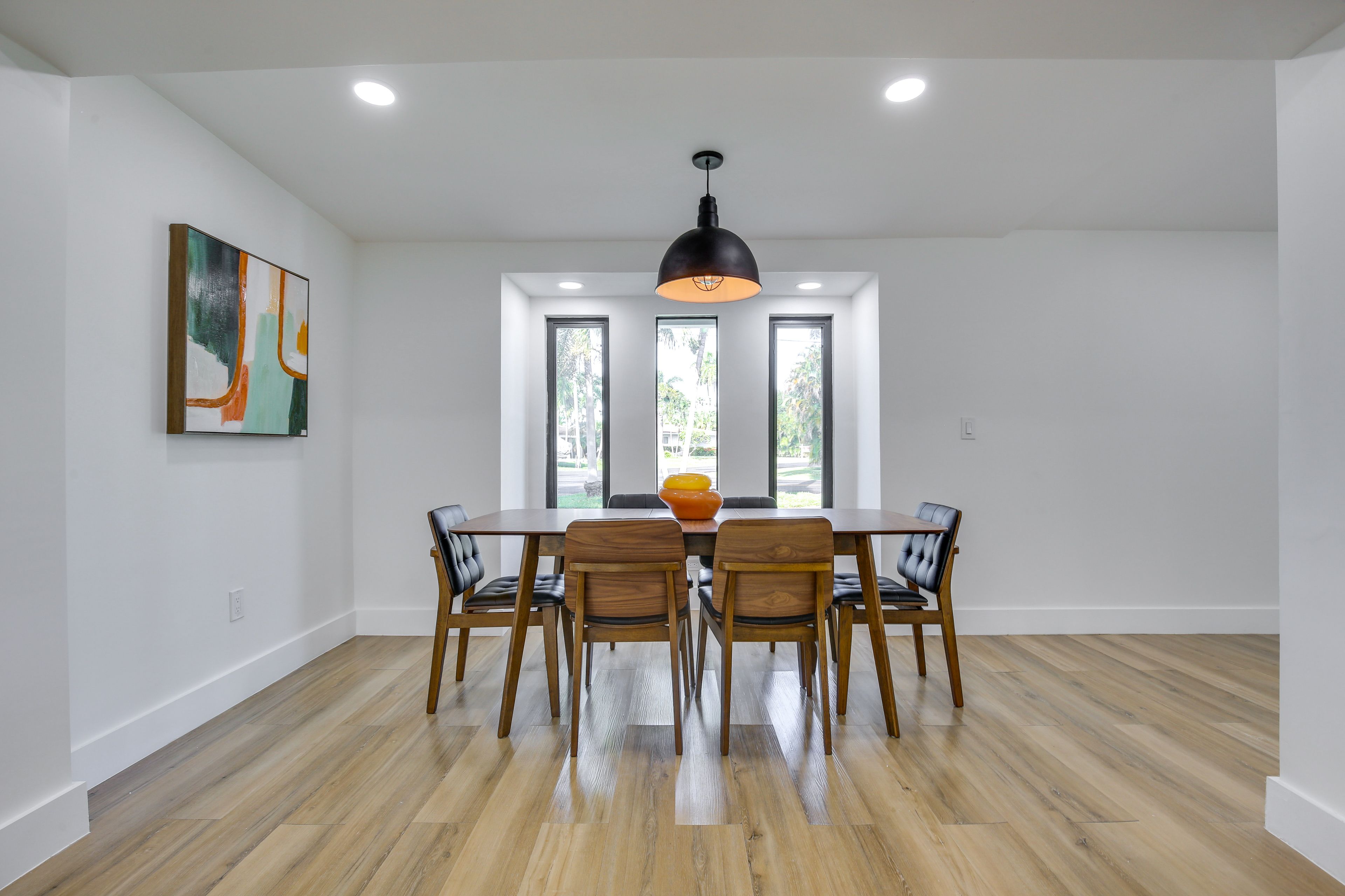 Dining Area | Dining Table | Dishware/Flatware