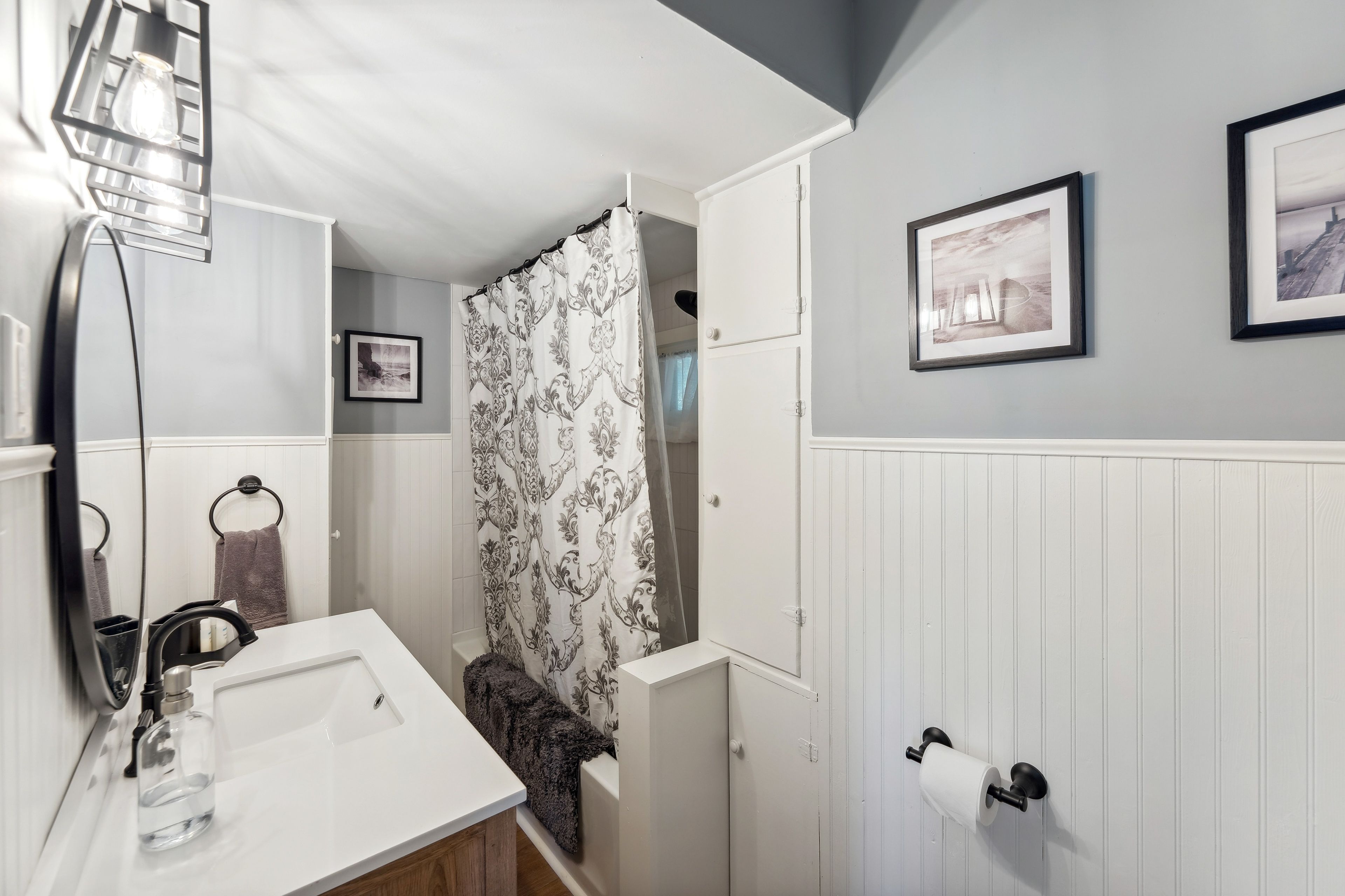 Full Bathroom