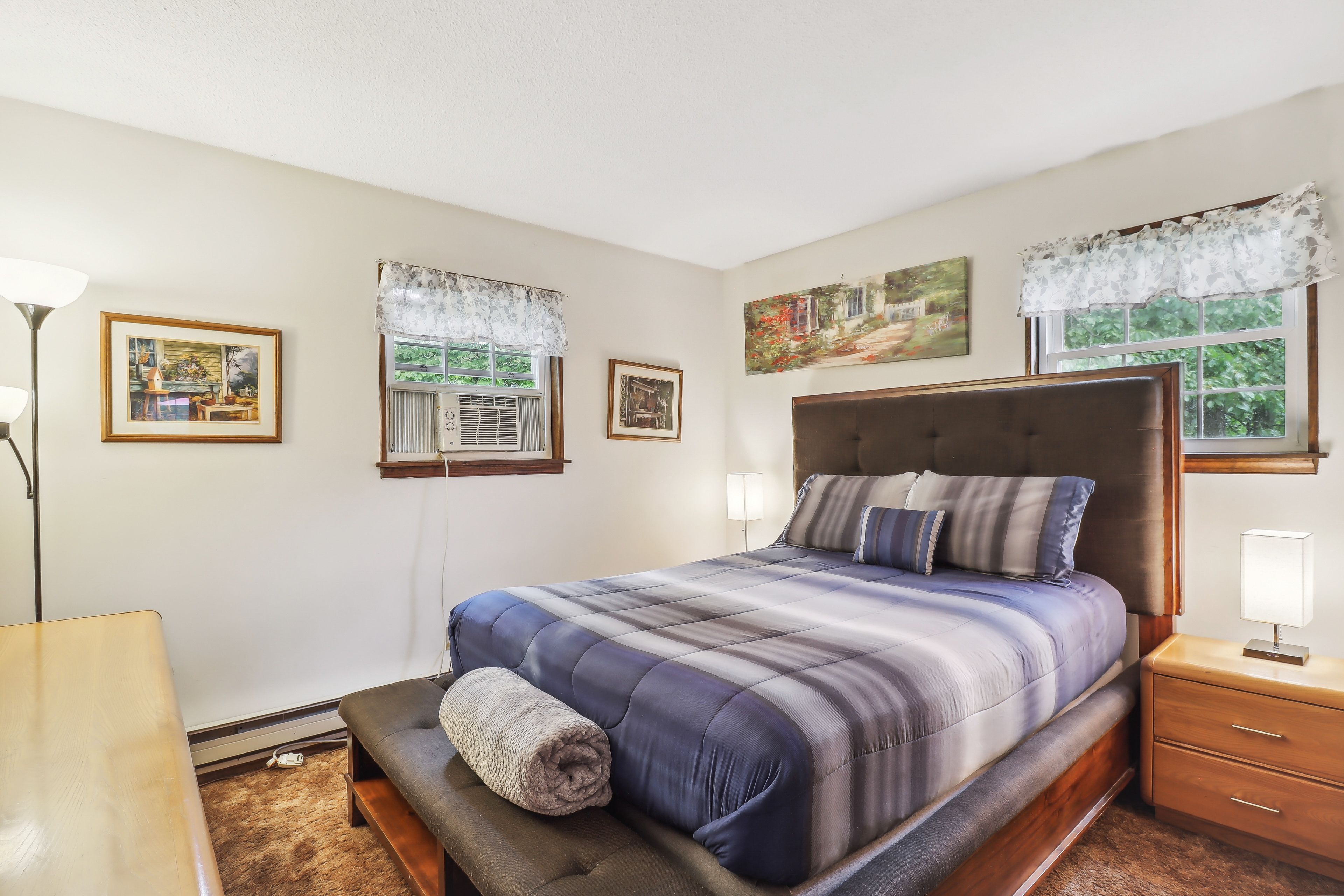 Bedroom 1 | Queen Bed | Flat-Screen TV | En-Suite Bathroom