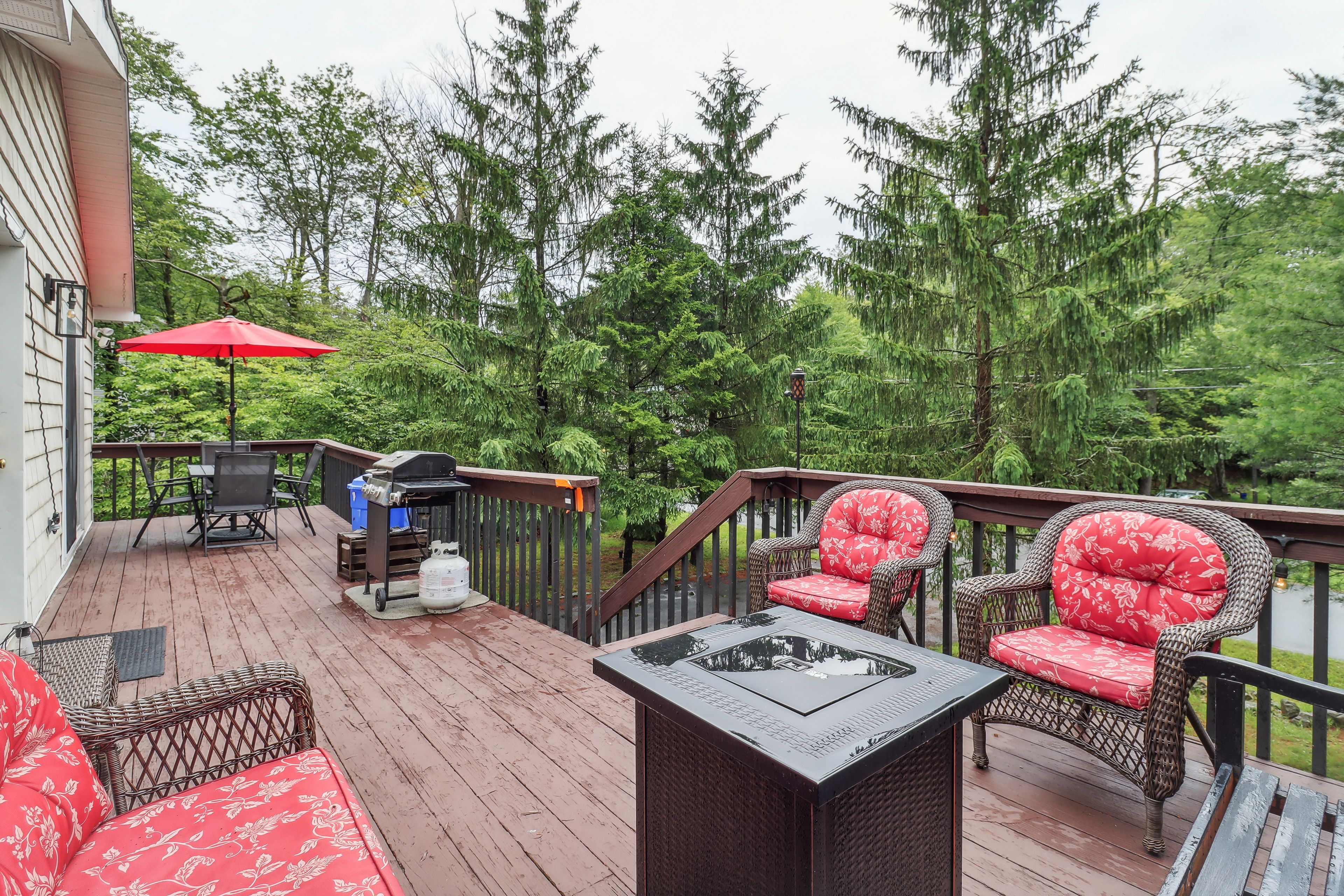 Tobyhanna Vacation Rental | 3BR | 1.5BA | 970 Sq Ft | Stairs Required