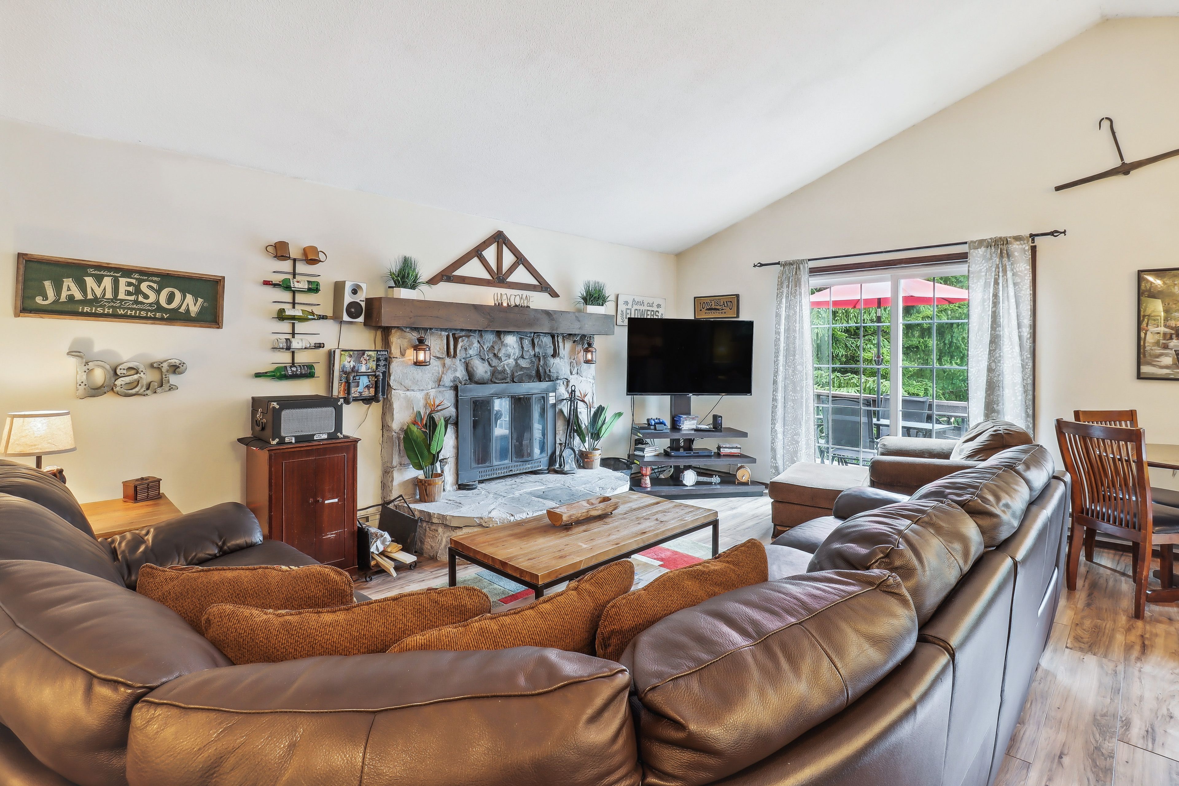 Living Room | Flat-Screen TV | DVD Player | Fireplace