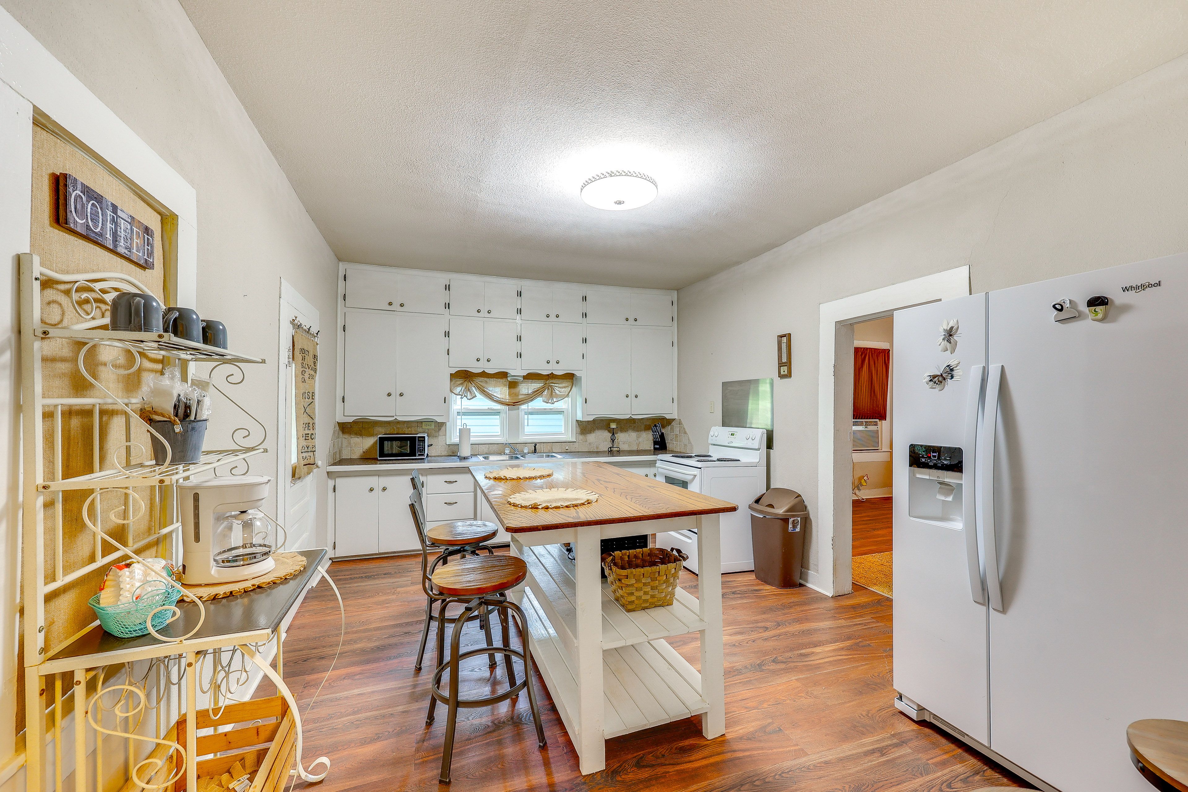 Kitchen | Self Check-In | In-Unit Laundry