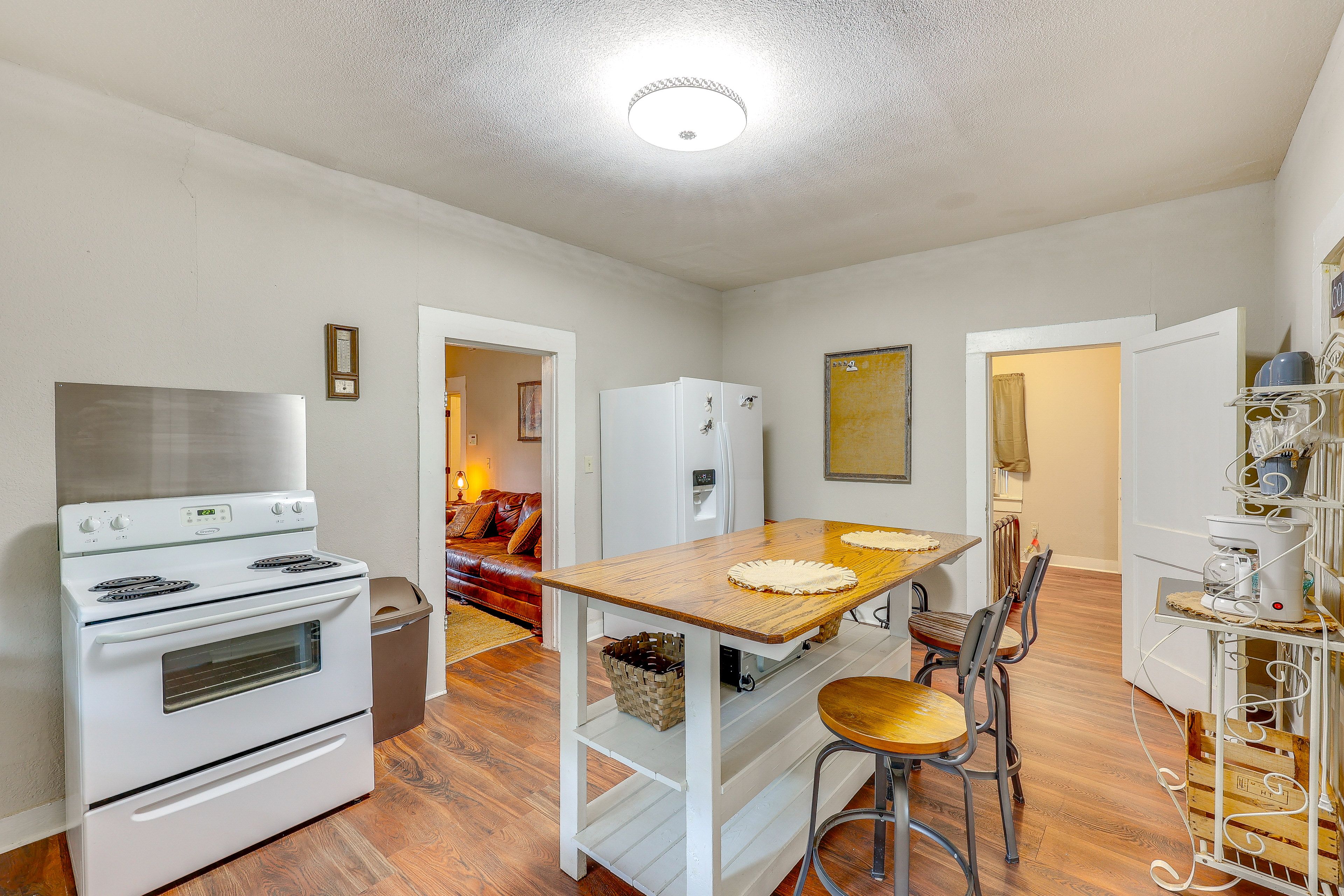 Kitchen | Drip Coffee Maker | Cooking Basics | Dishware & Flatware Provided