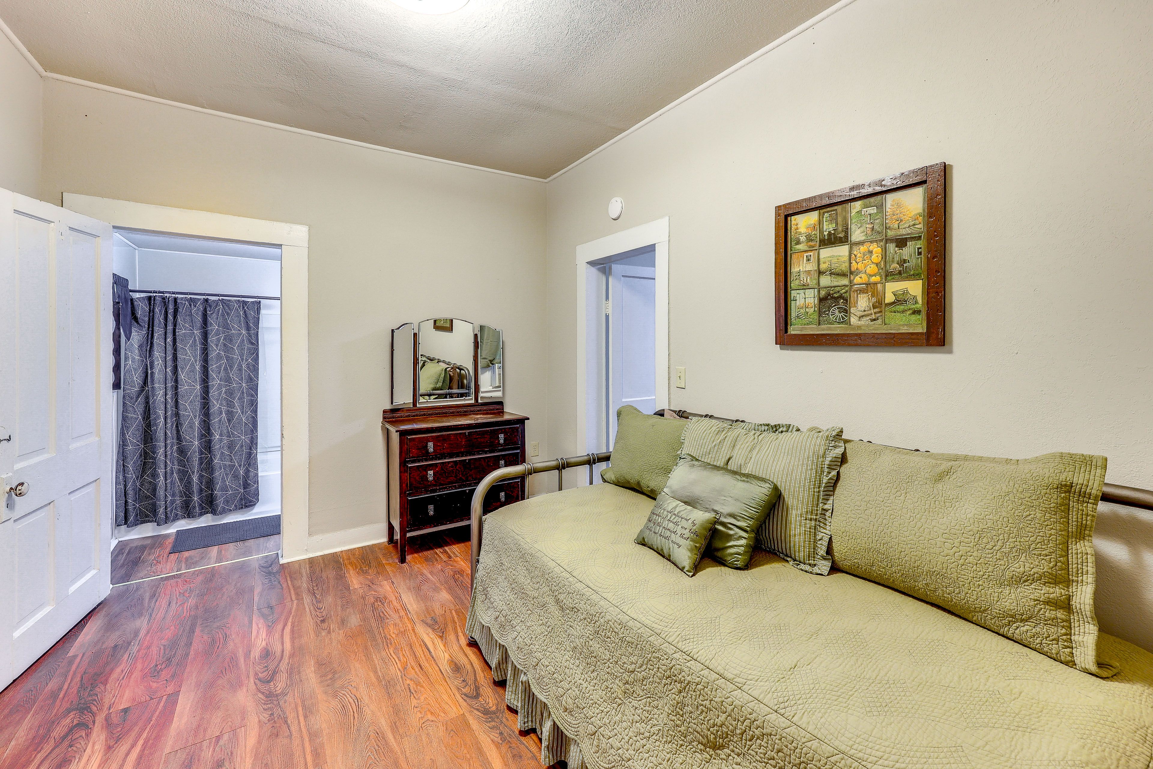 Bedroom 3 | Twin Daybed w/ Twin Trundle
