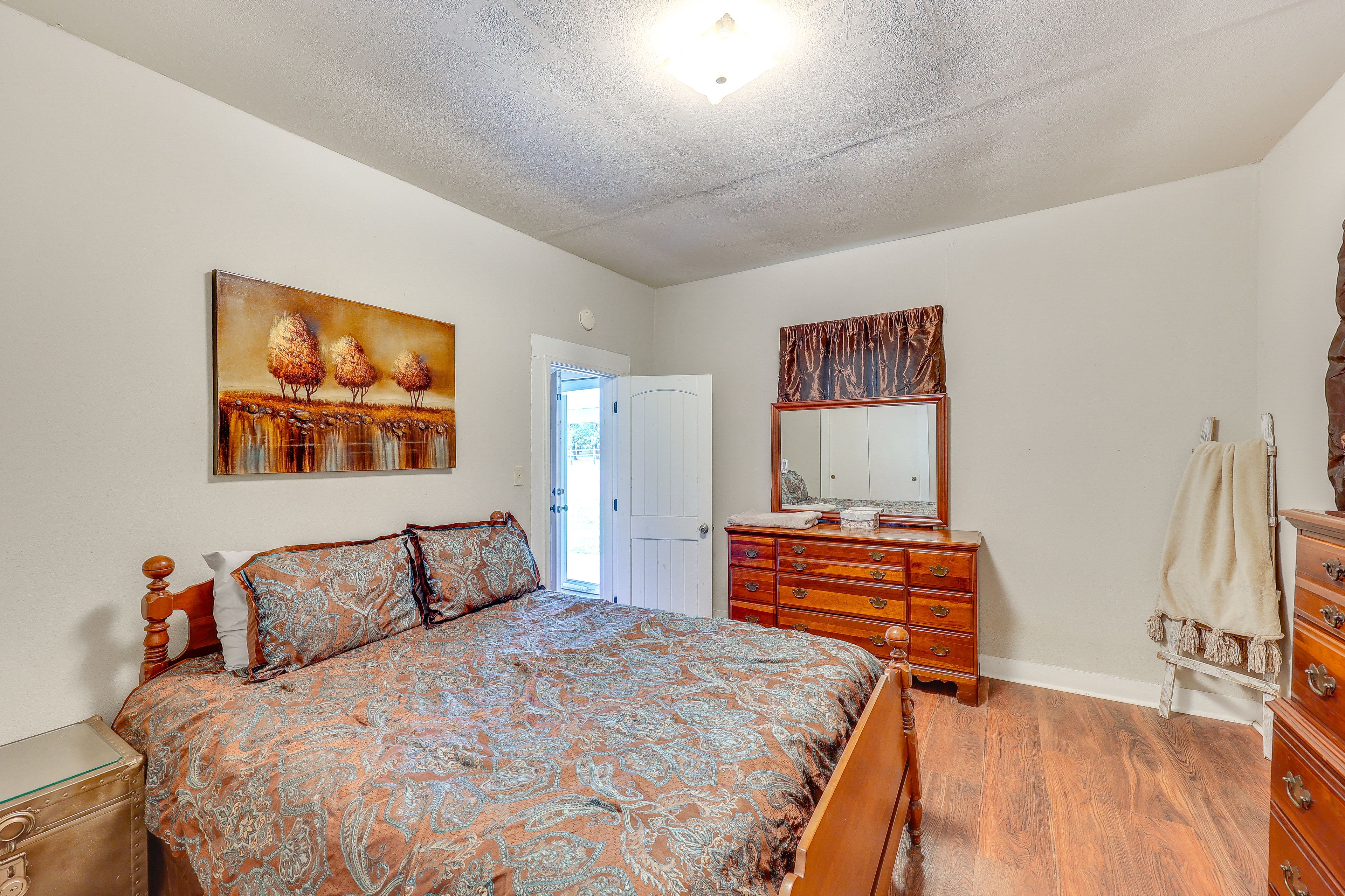 Bedroom 2 | Queen Bed