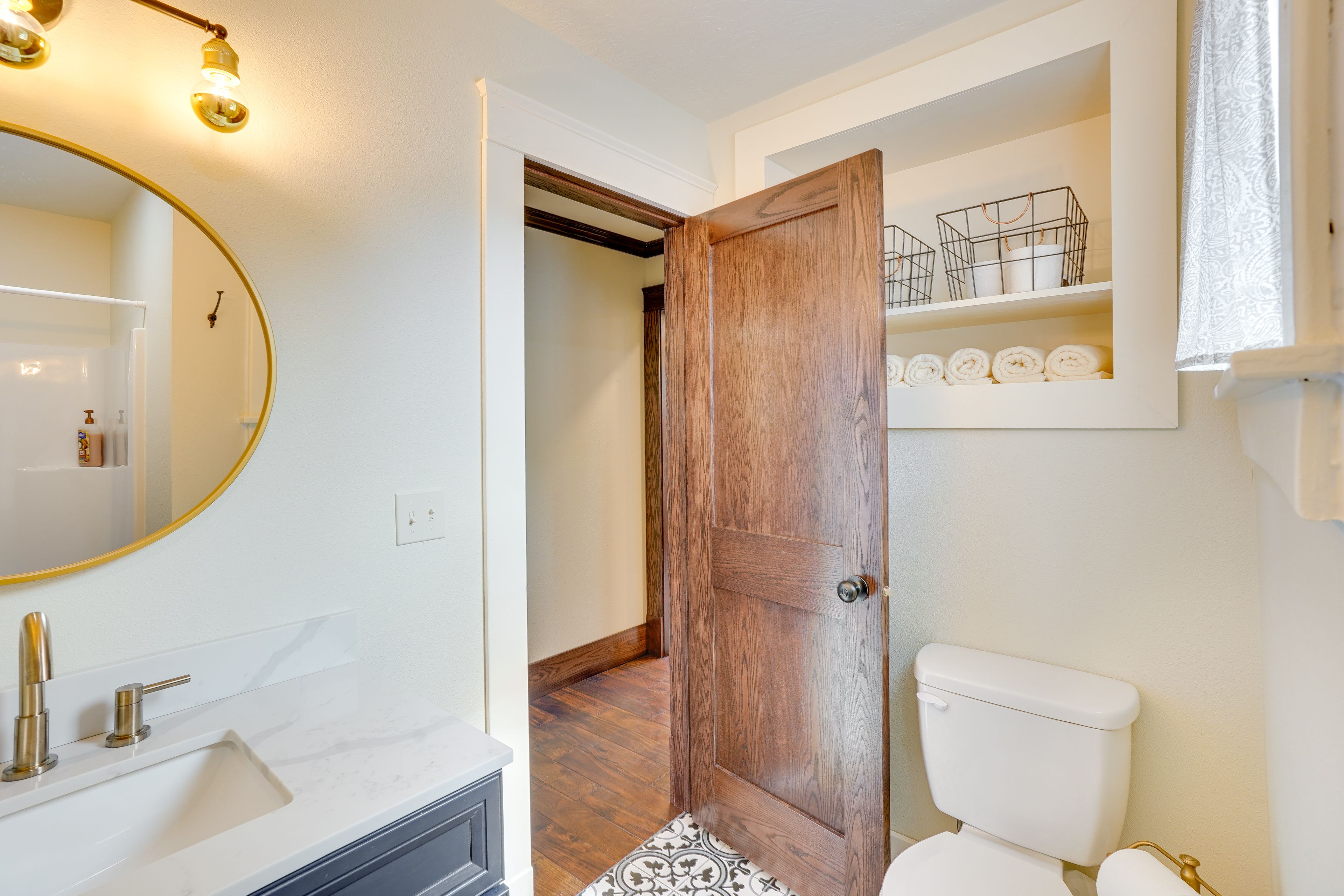 Full Bathroom