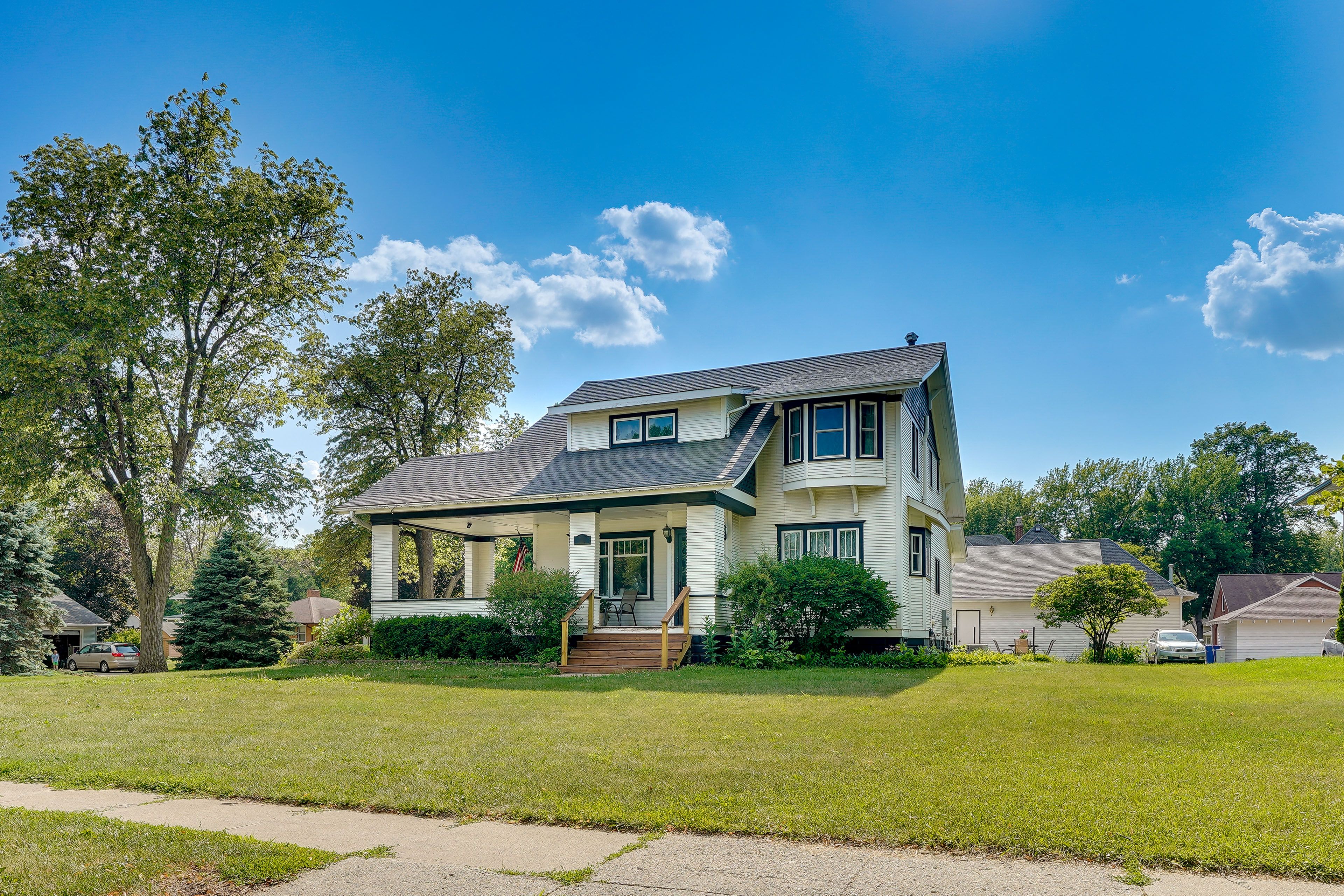 Sioux Center Vacation Rental | 4BR | 2BA | 1,850 Sq Ft | Stairs Required