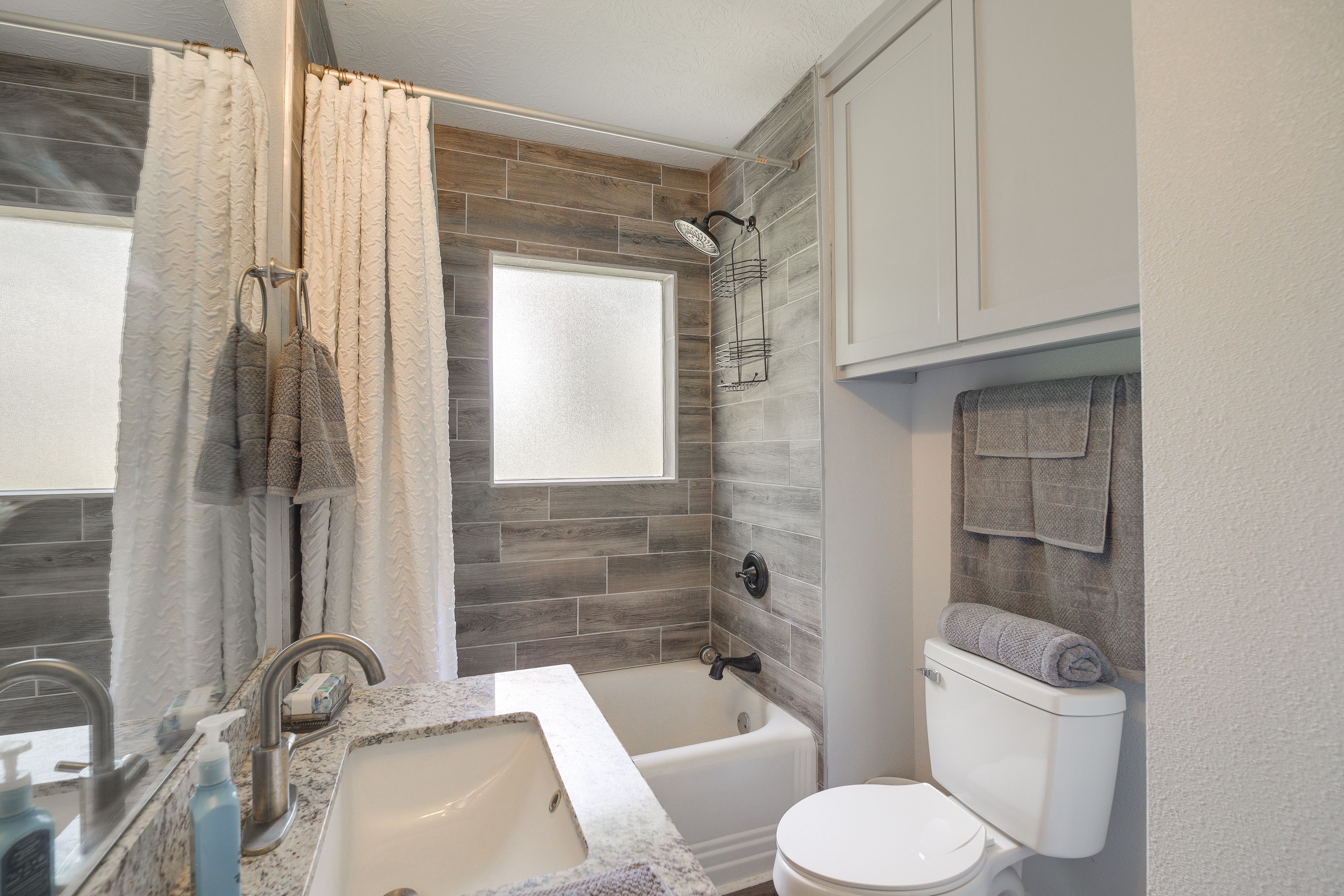 Full Bathroom | Towels Provided | Complimentary Toiletries | Hair Dryer