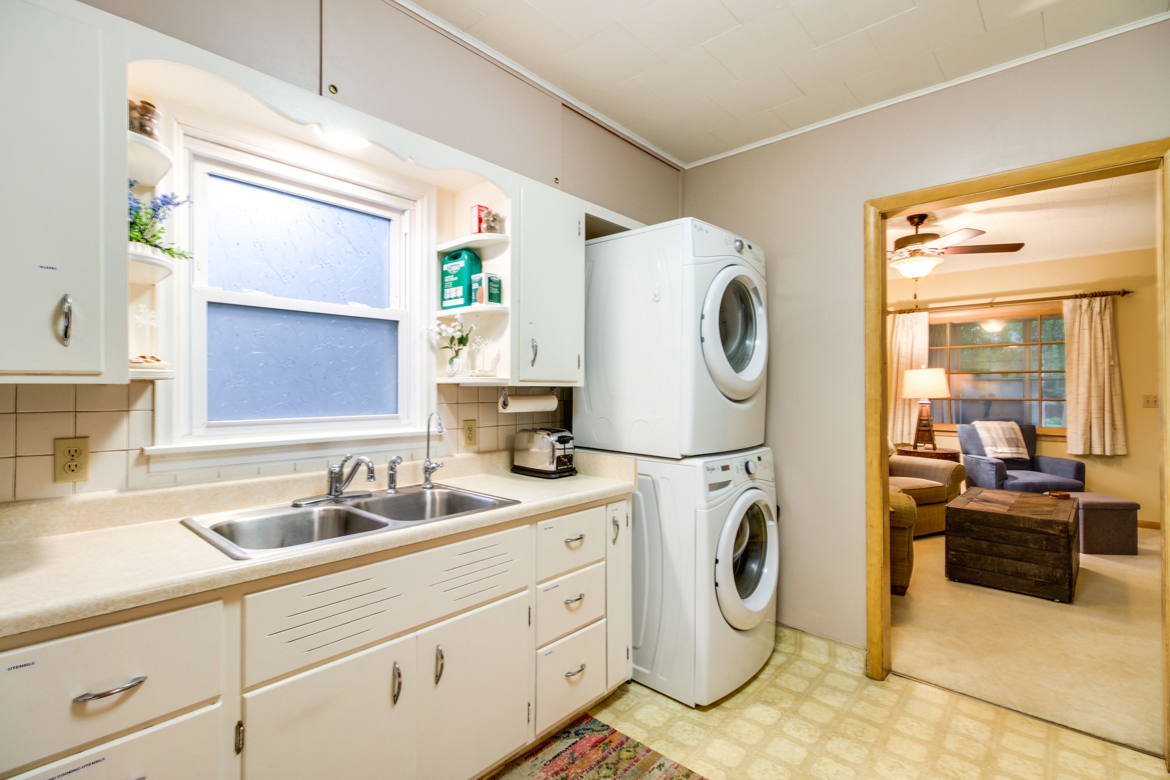 Kitchen | Cooking Basics | In-Unit Laundry