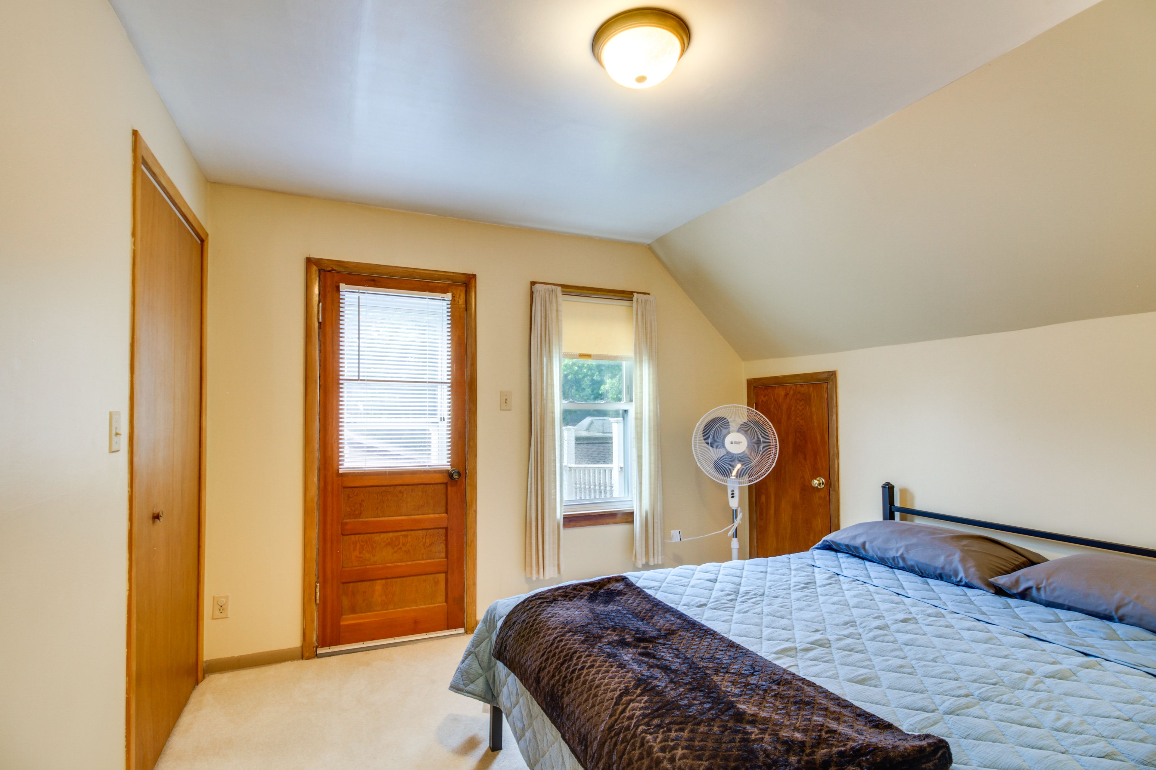 Bedroom 3 | Queen Bed