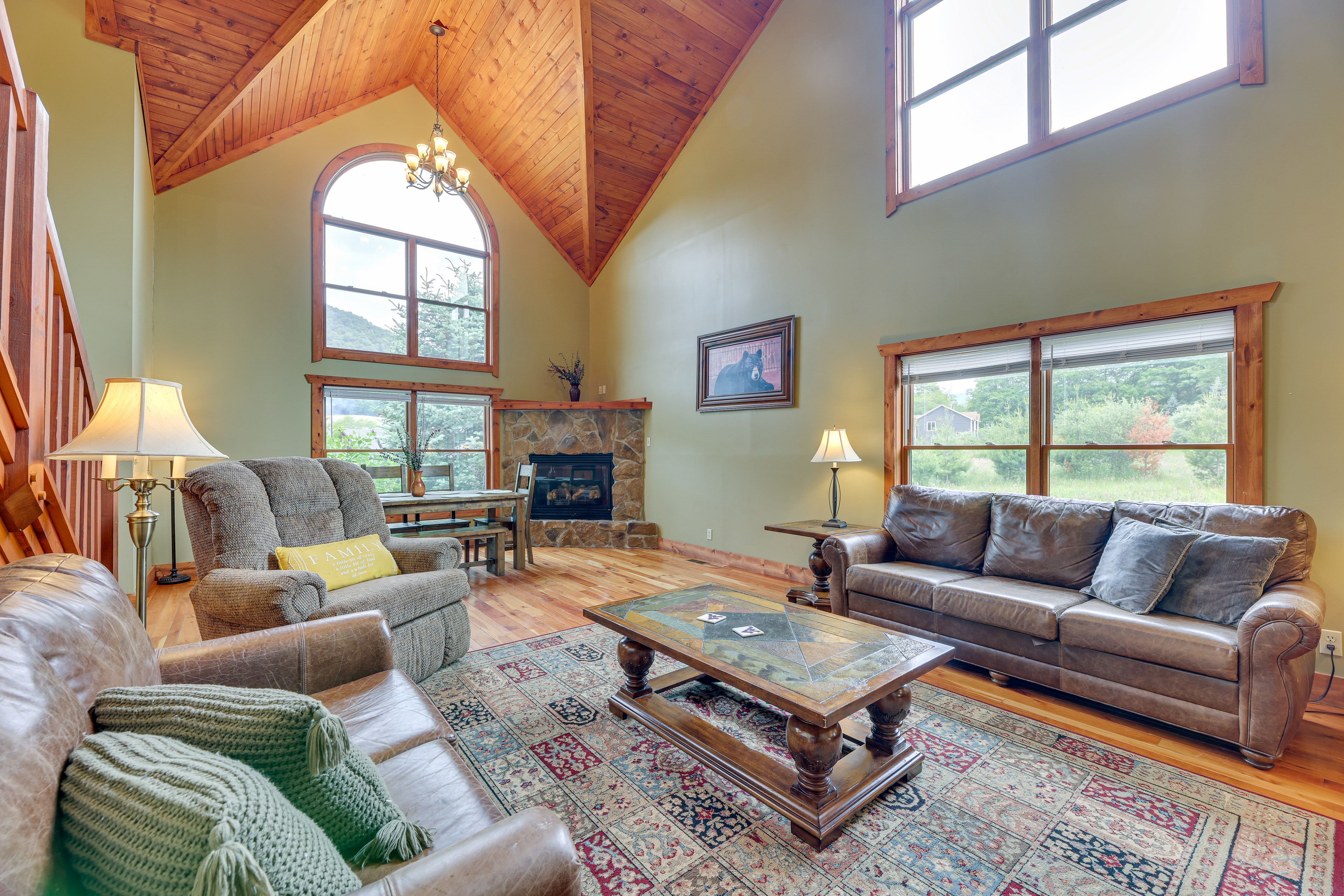 Living Room | Free WiFi | Smart TV