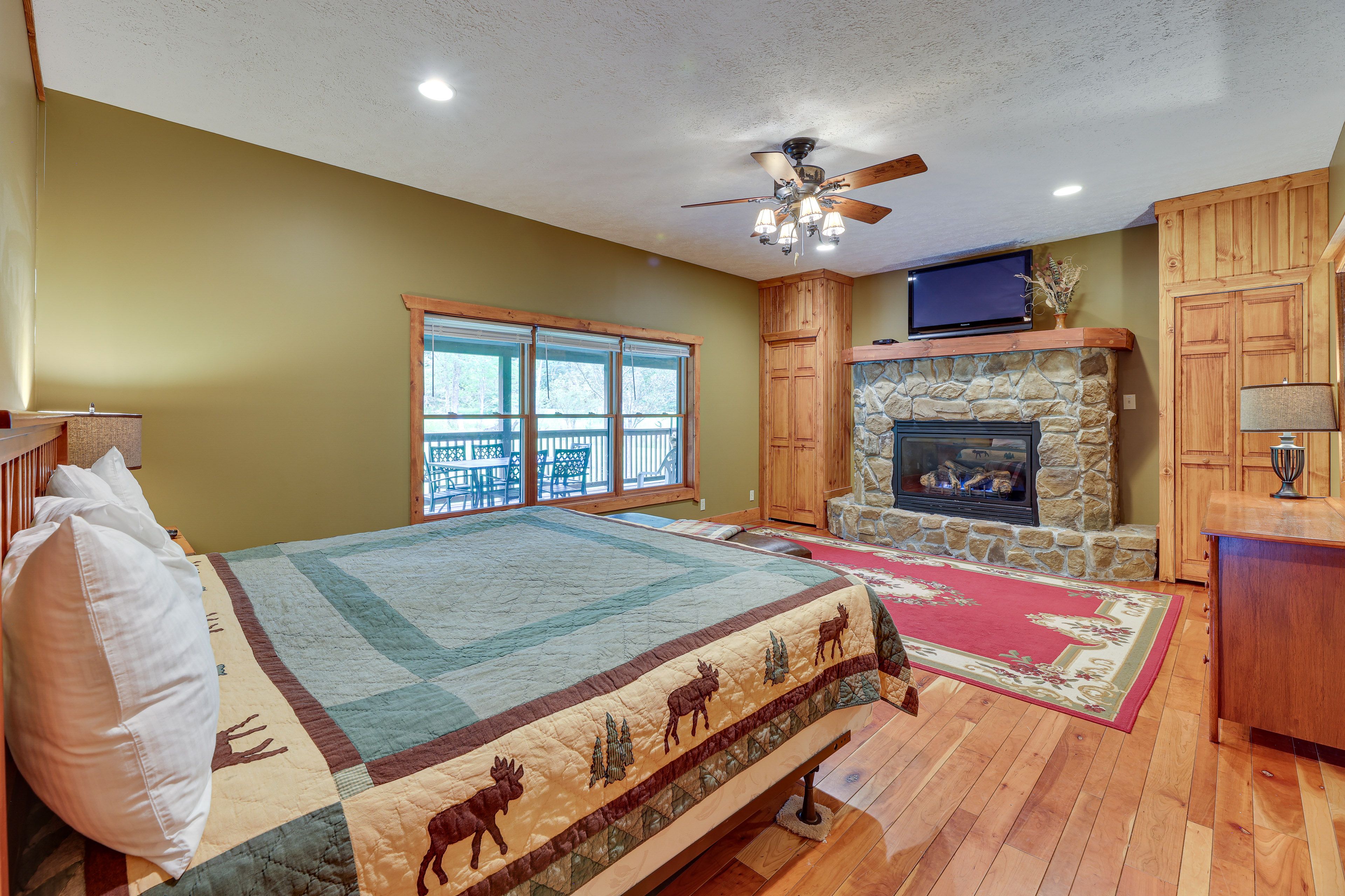 Bedroom 1 | King Bed | Linens Provided | En-Suite Bathroom